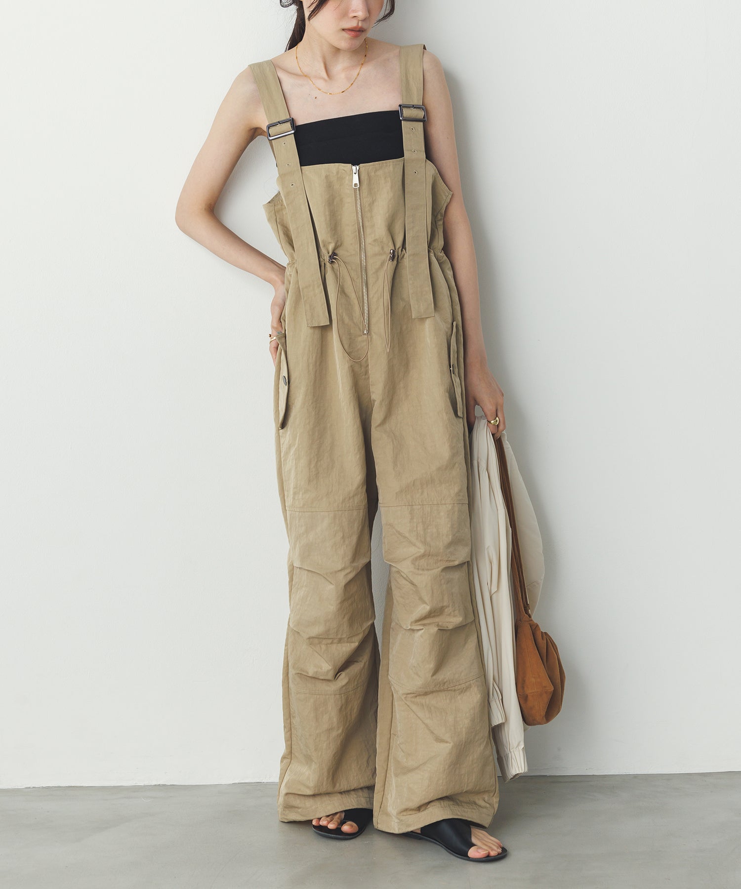 フロントジップ ウエストギャザー サロペット