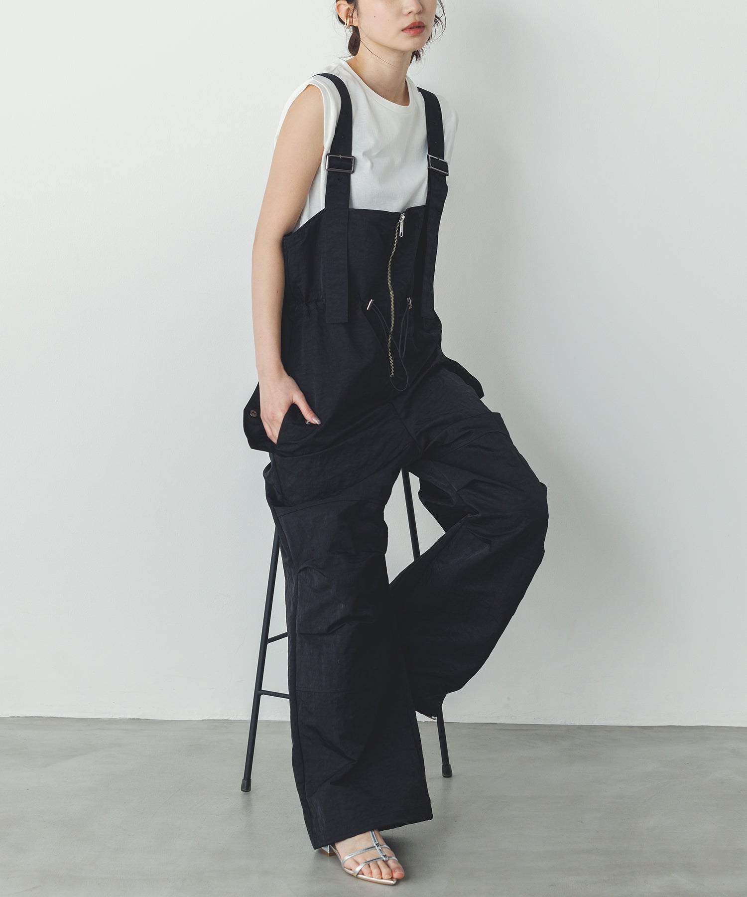 フロントジップ ウエストギャザー サロペット