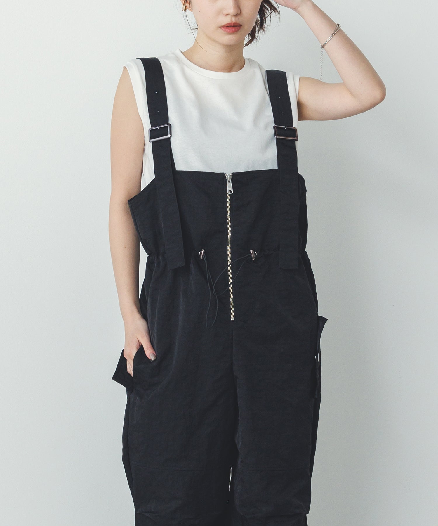 フロントジップ ウエストギャザー サロペット