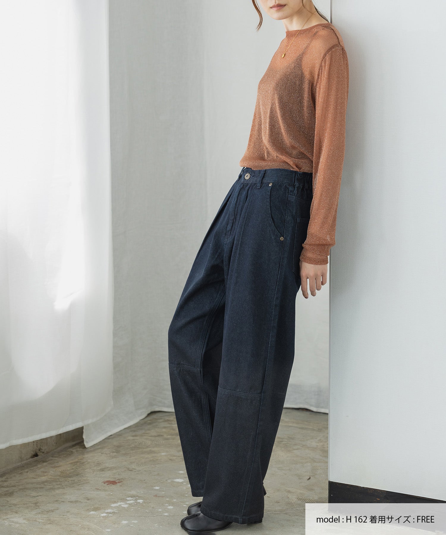 ラメシアークルーネックトップス