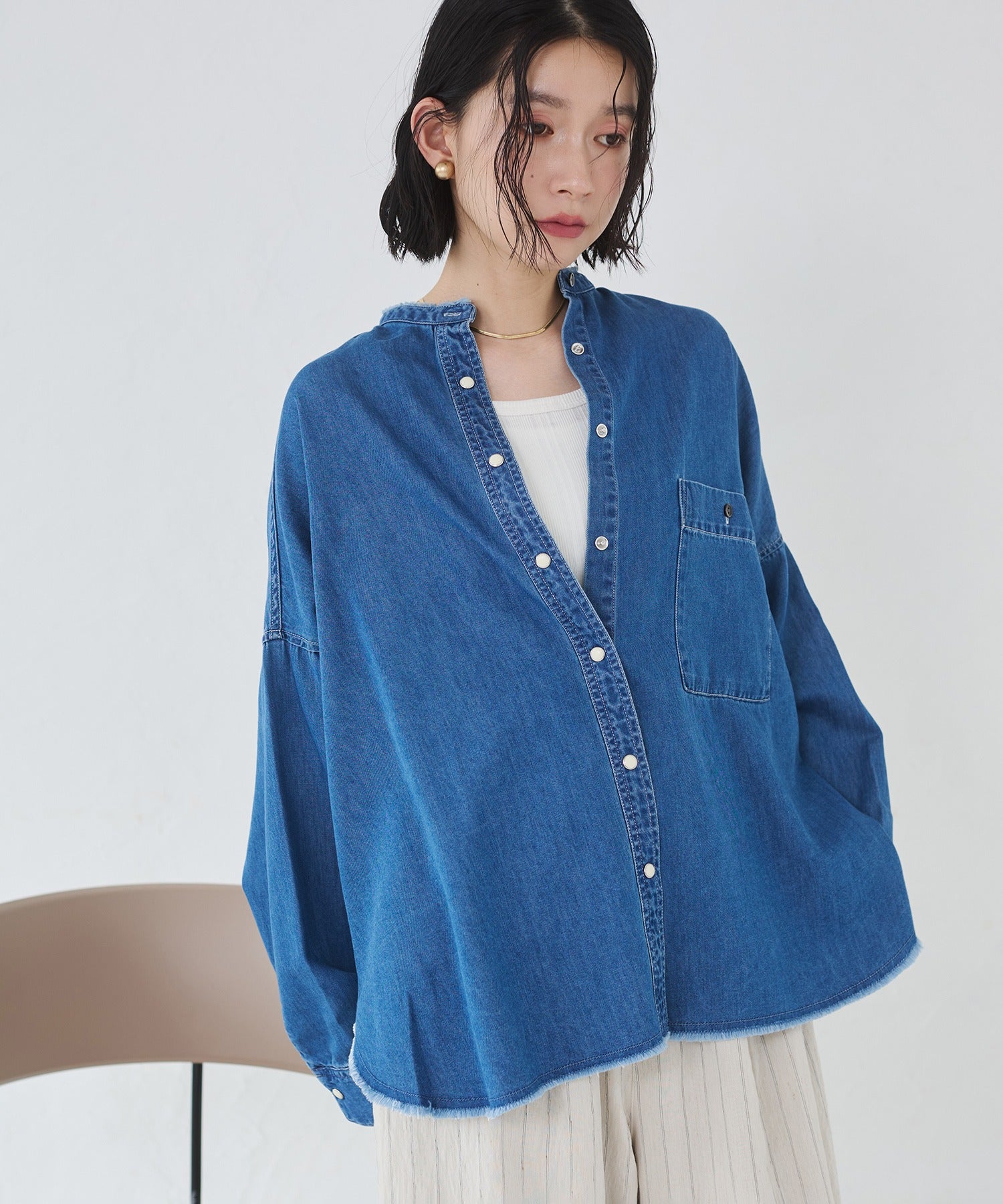 【WEB限定/別注】 バンドカラー オーバーサイズ デニムシャツ