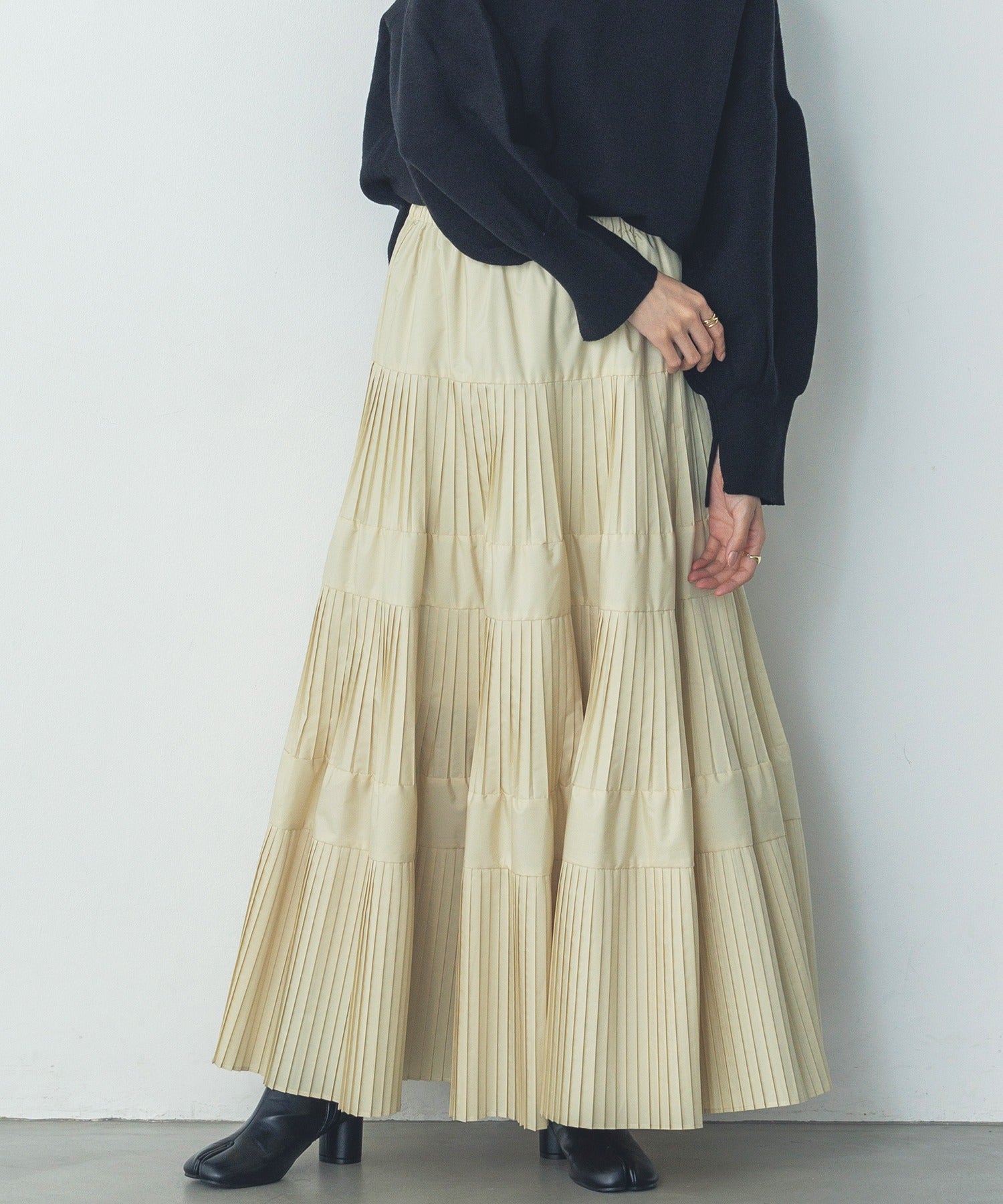 PLEATED TIERED SKIRT