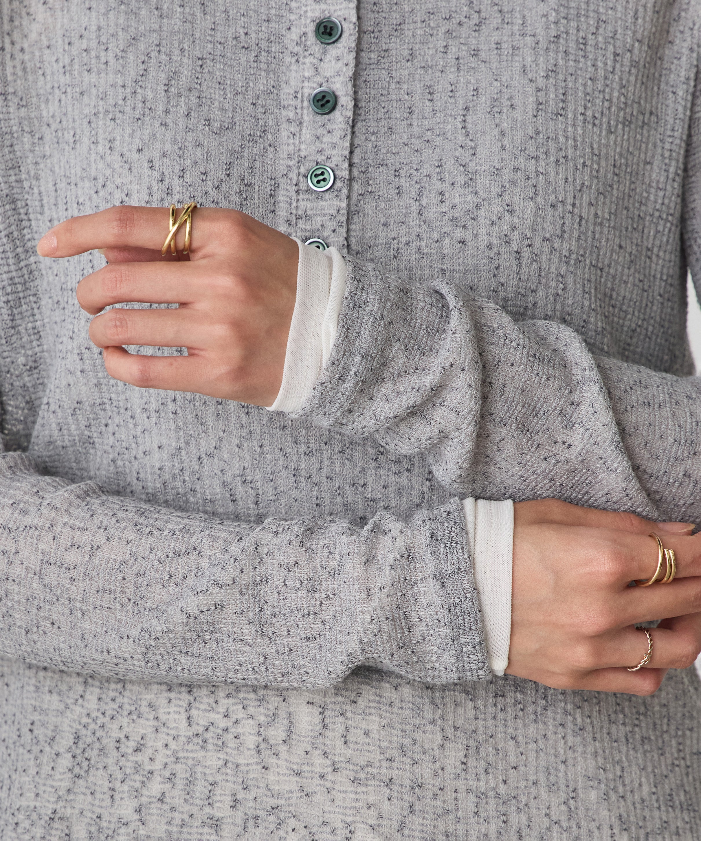 ヘンリーネック レイヤードシアートップス