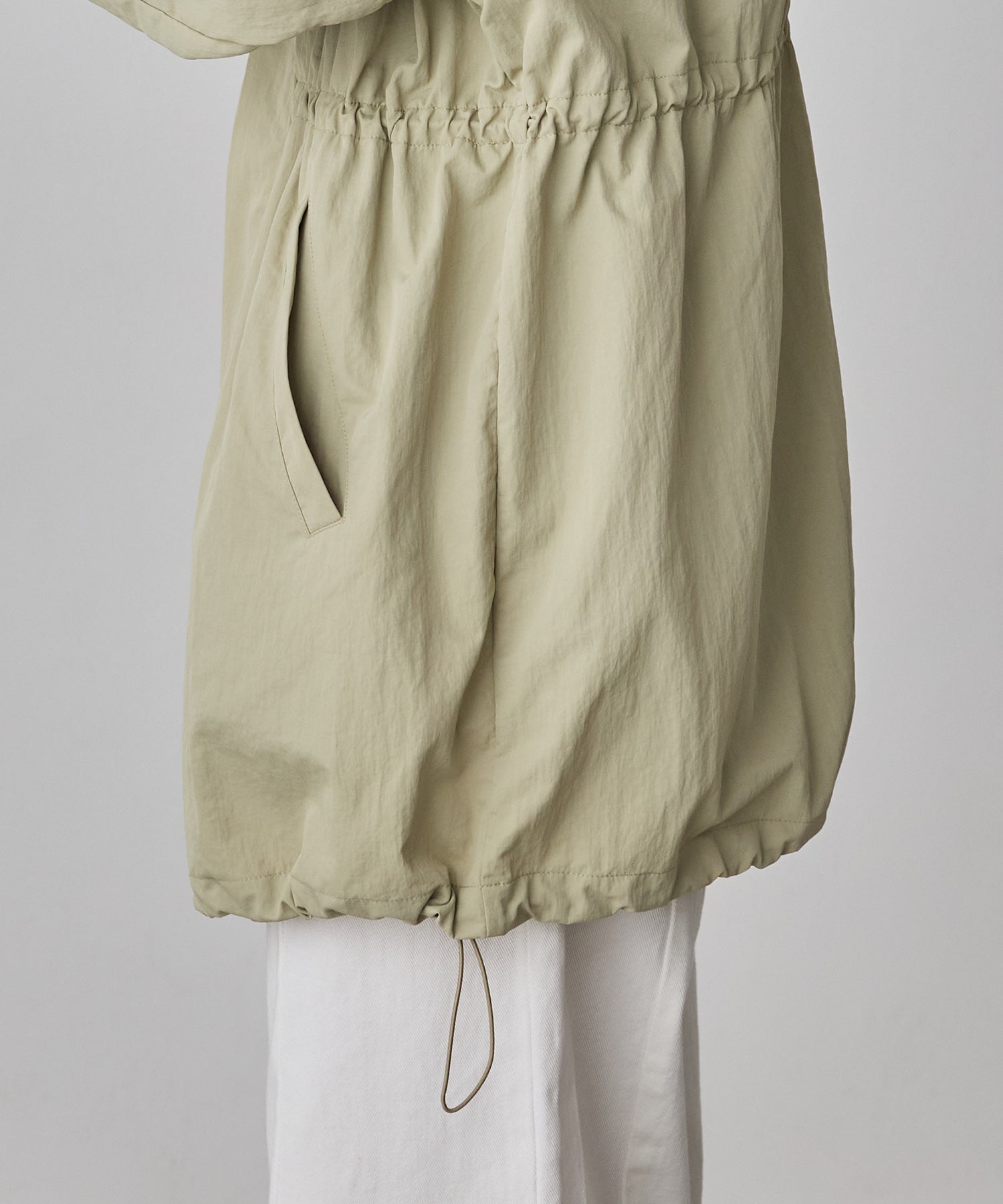 ナイロン マウンテンパーカー