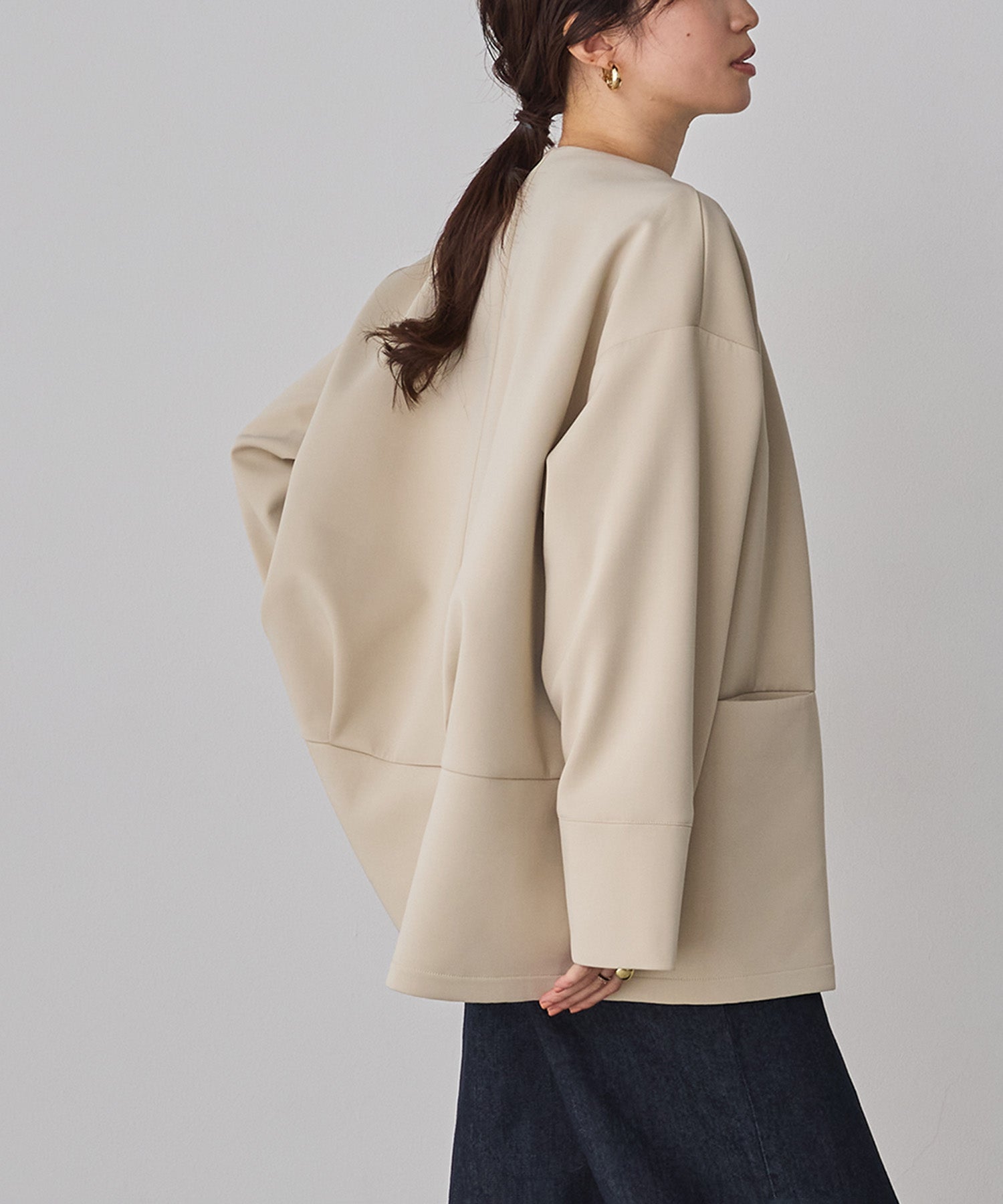 CARDBOARD COLLARLESS COAT
