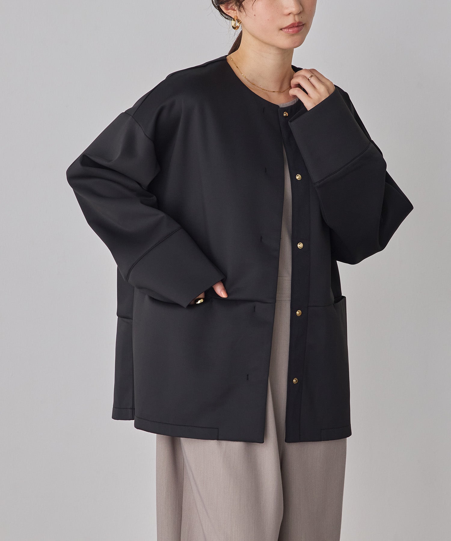 CARDBOARD COLLARLESS COAT