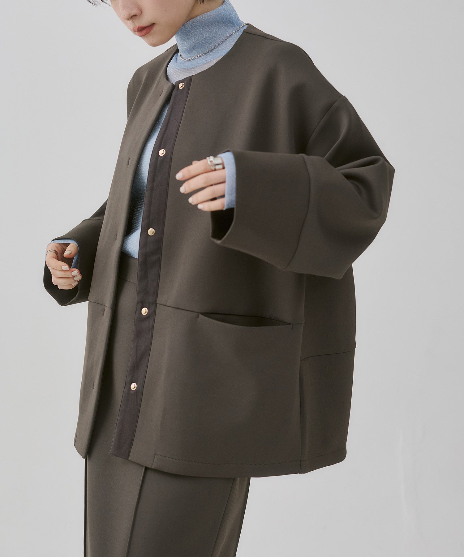 CARDBOARD COLLARLESS COAT