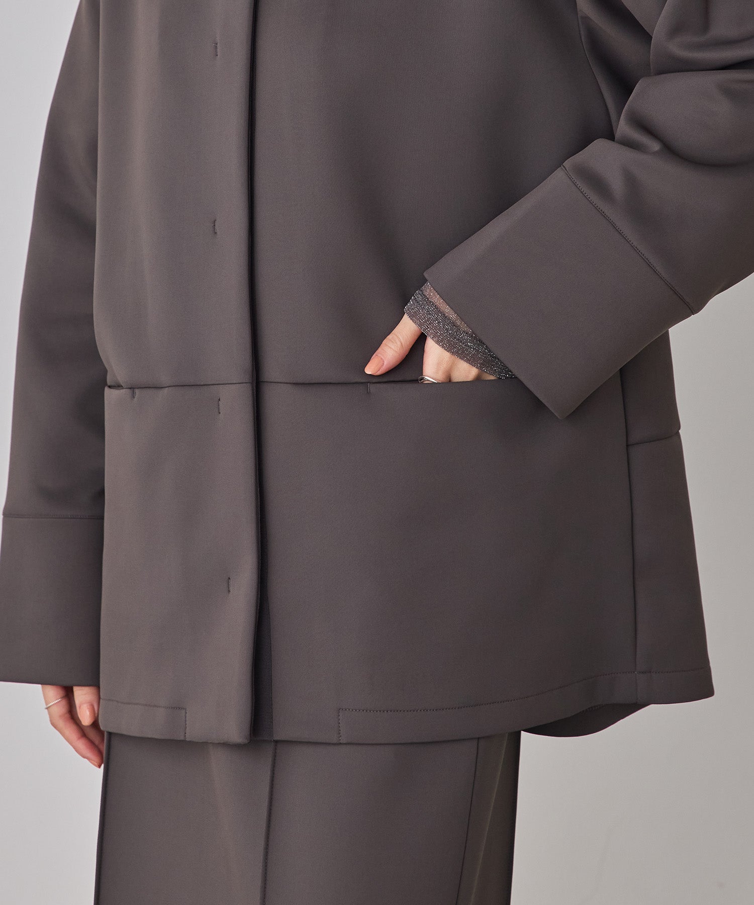 CARDBOARD COLLARLESS COAT