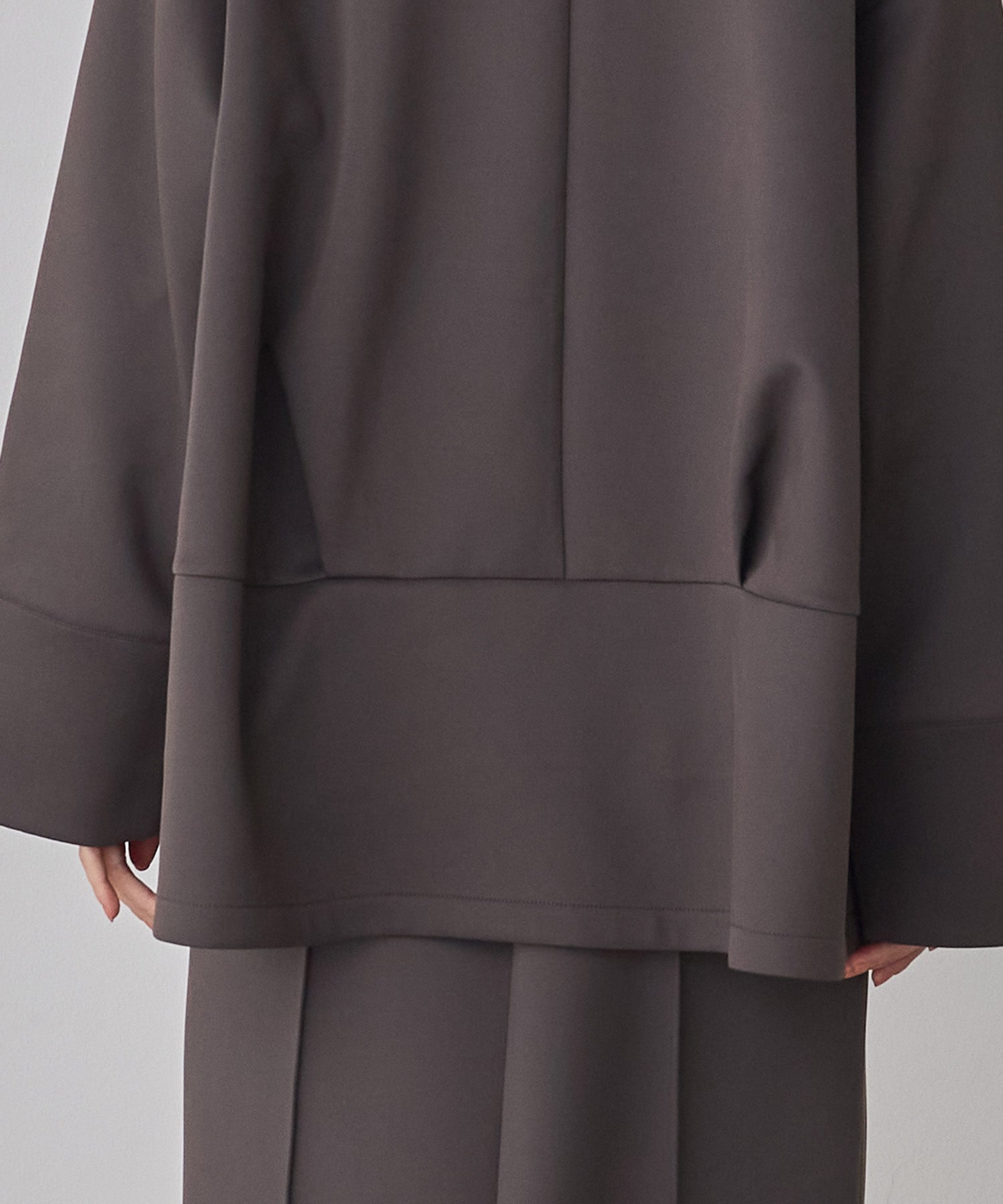 CARDBOARD COLLARLESS COAT