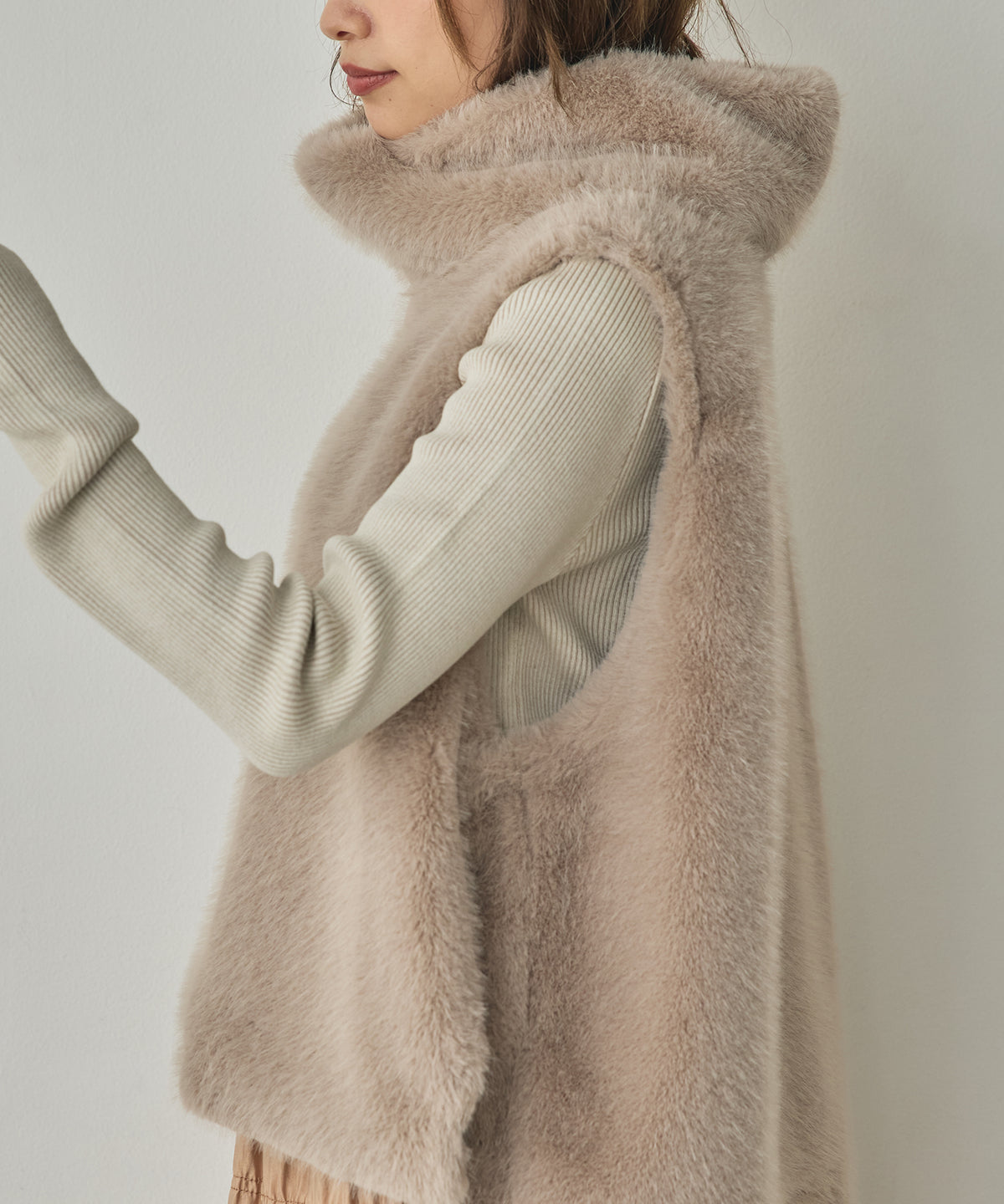 FUR HIGH-NECK VEST