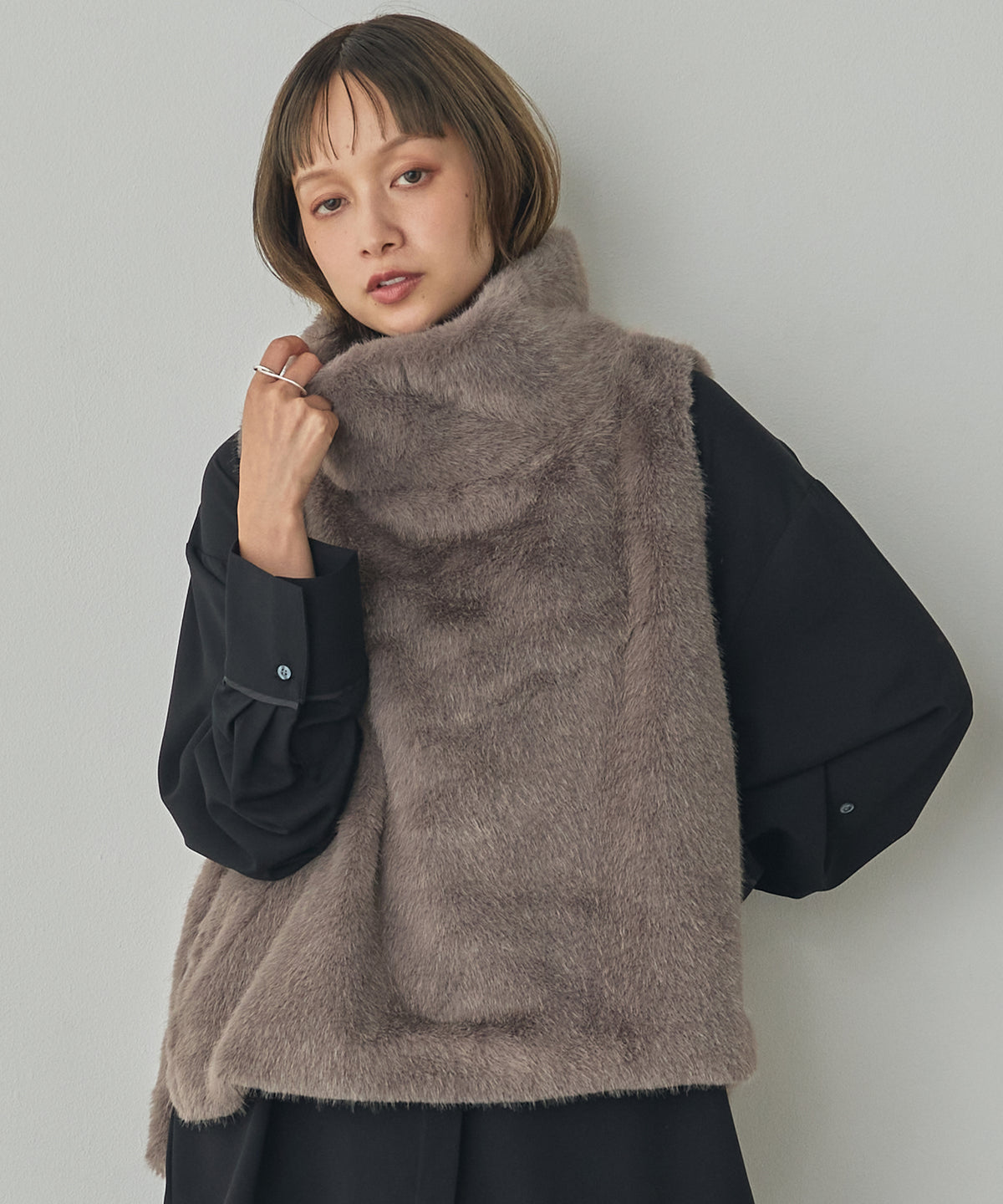 FUR HIGH-NECK VEST