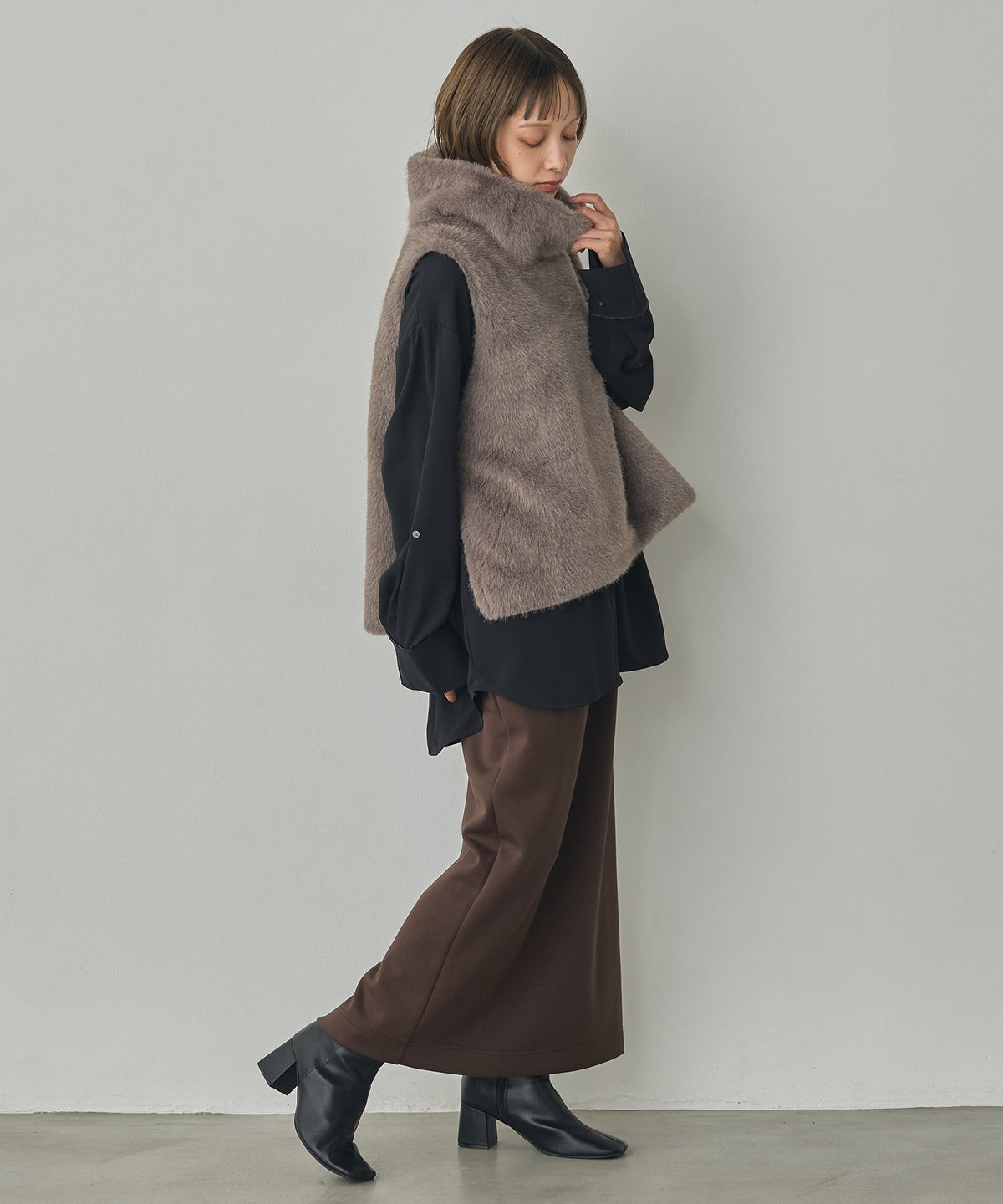 FUR HIGH-NECK VEST