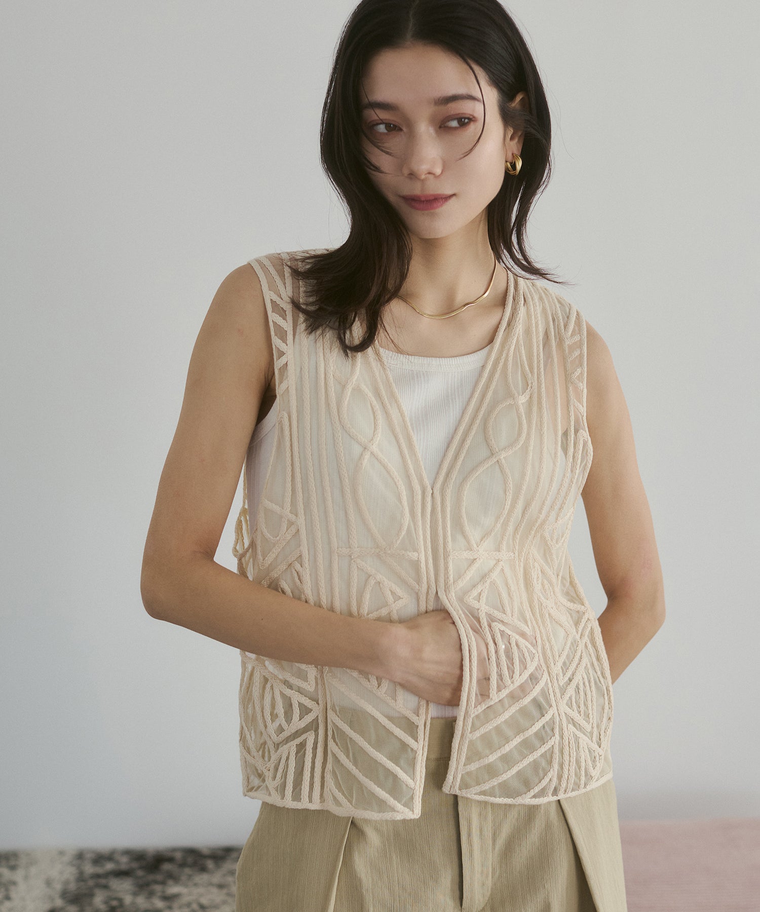 ネット 刺繍ジレ