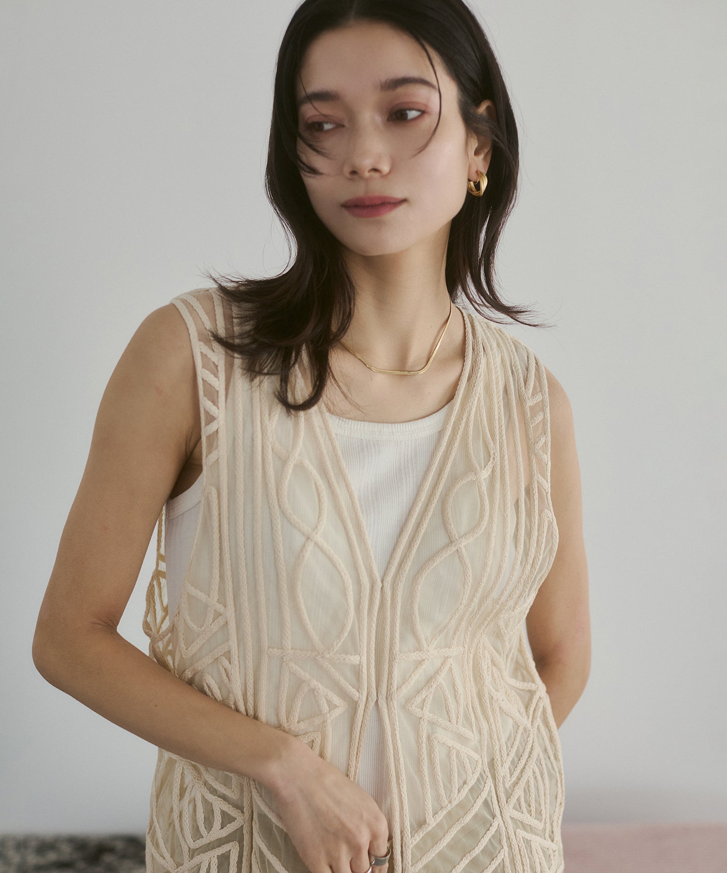 ネット 刺繍ジレ