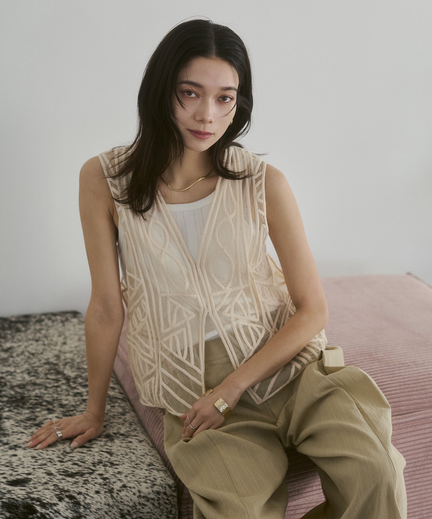 ネット 刺繍ジレ