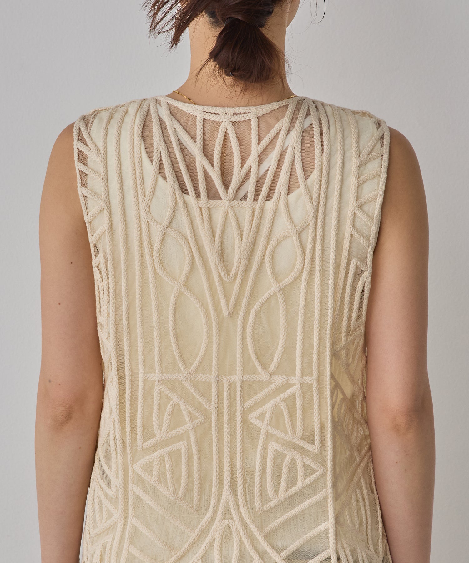 ネット 刺繍ジレ