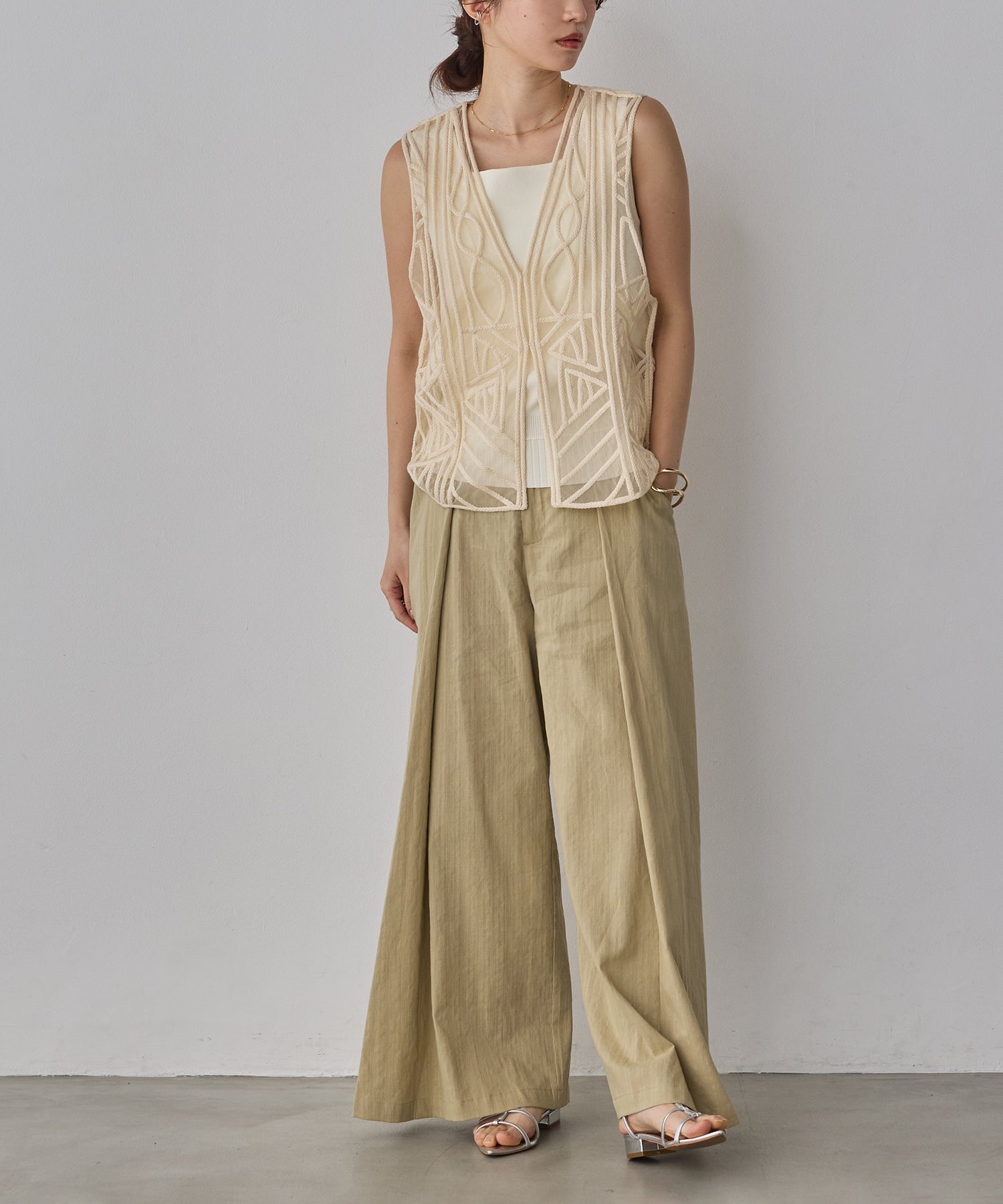 ネット 刺繍ジレ