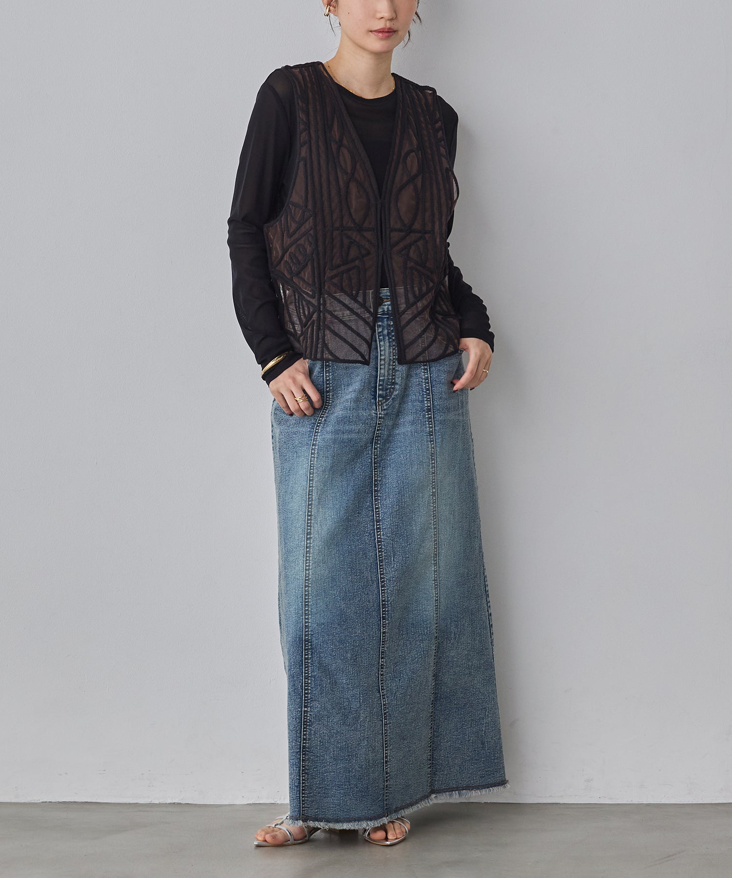 ネット 刺繍ジレ