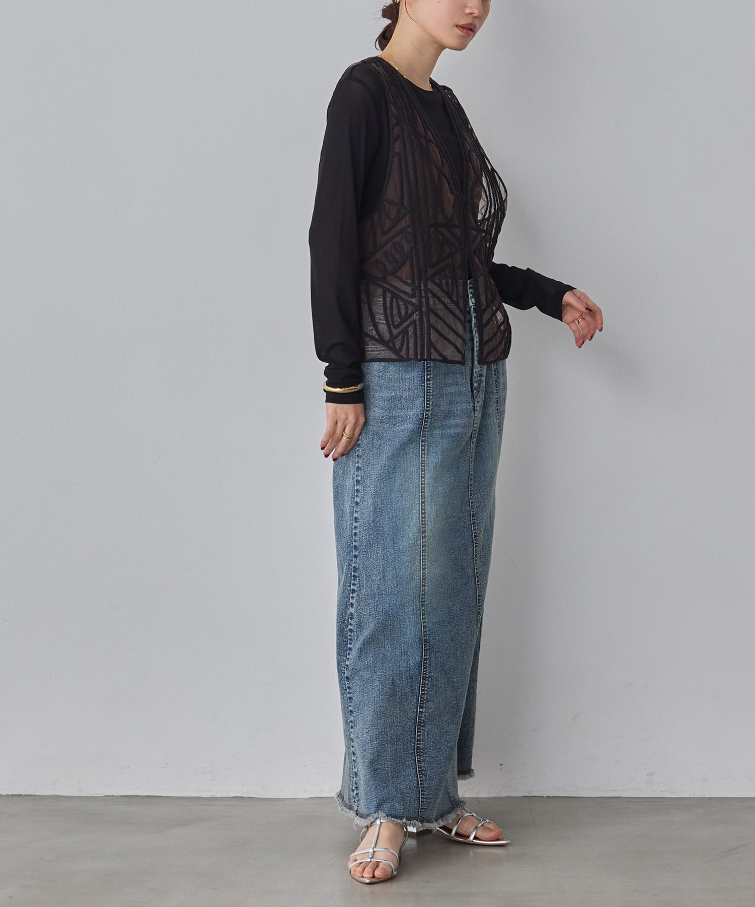 ネット 刺繍ジレ