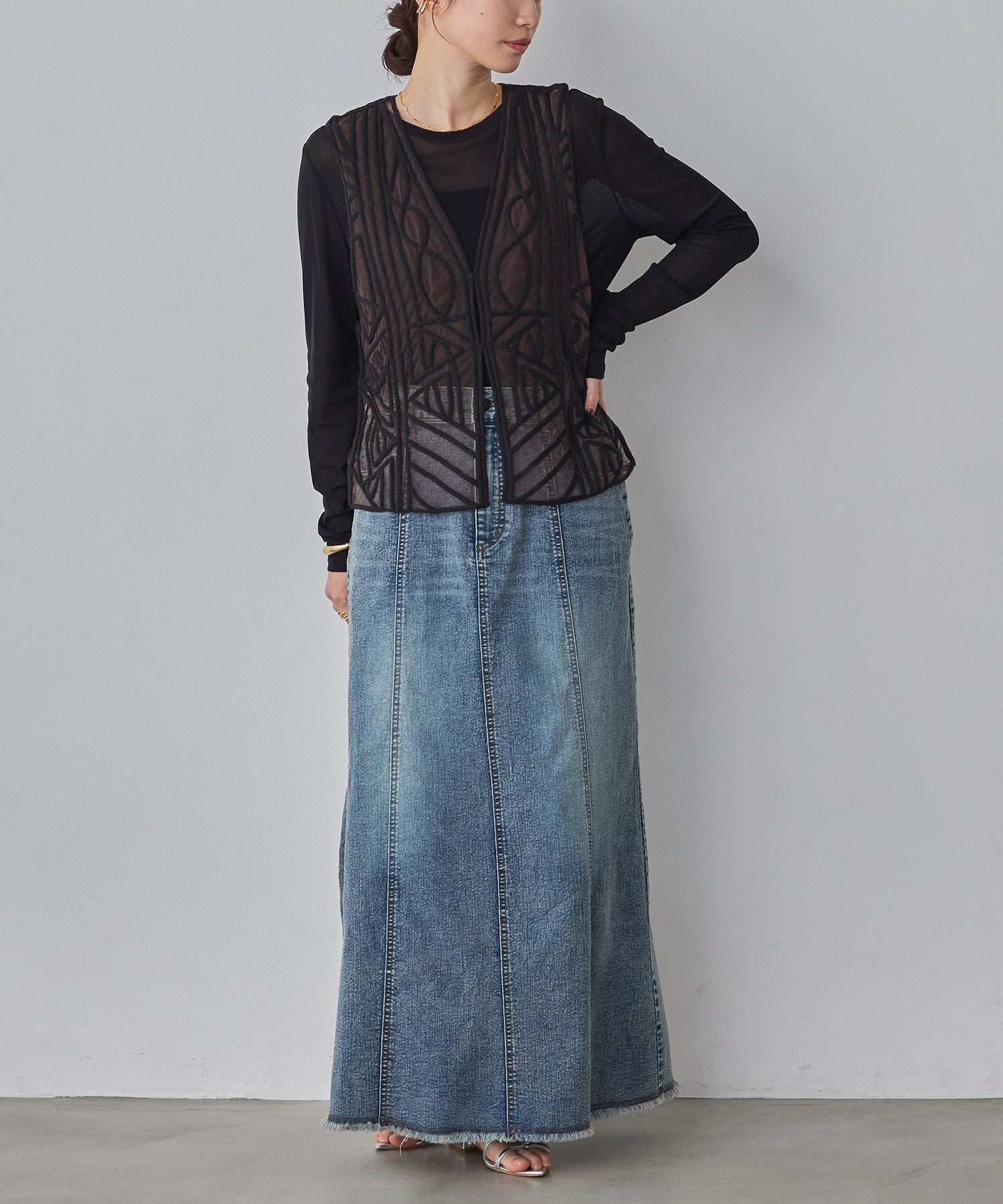 ネット 刺繍ジレ