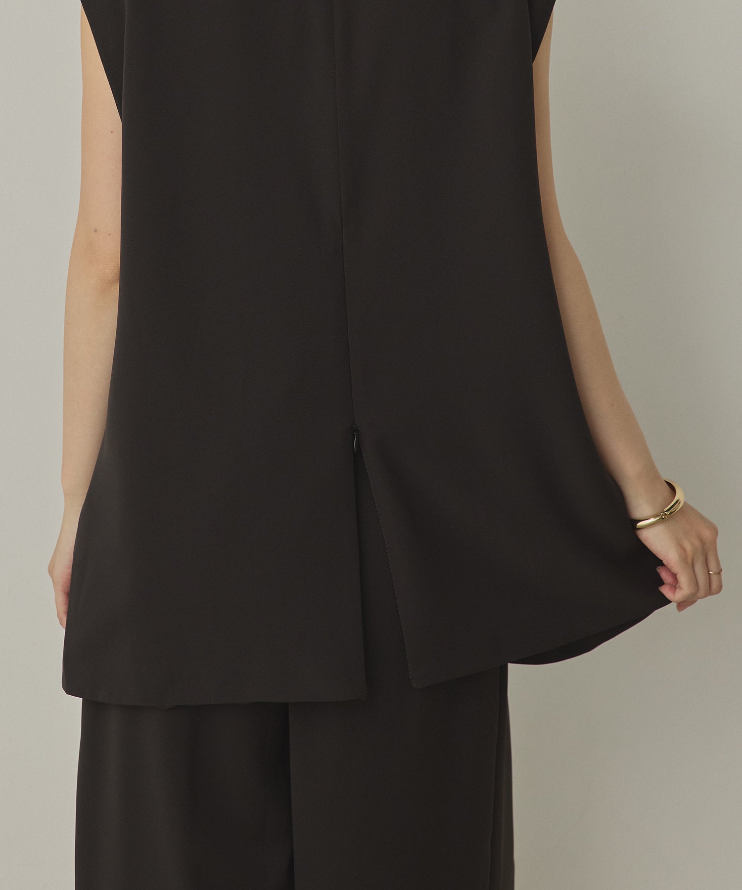 POLY TWILL BACK FASTENER VEST