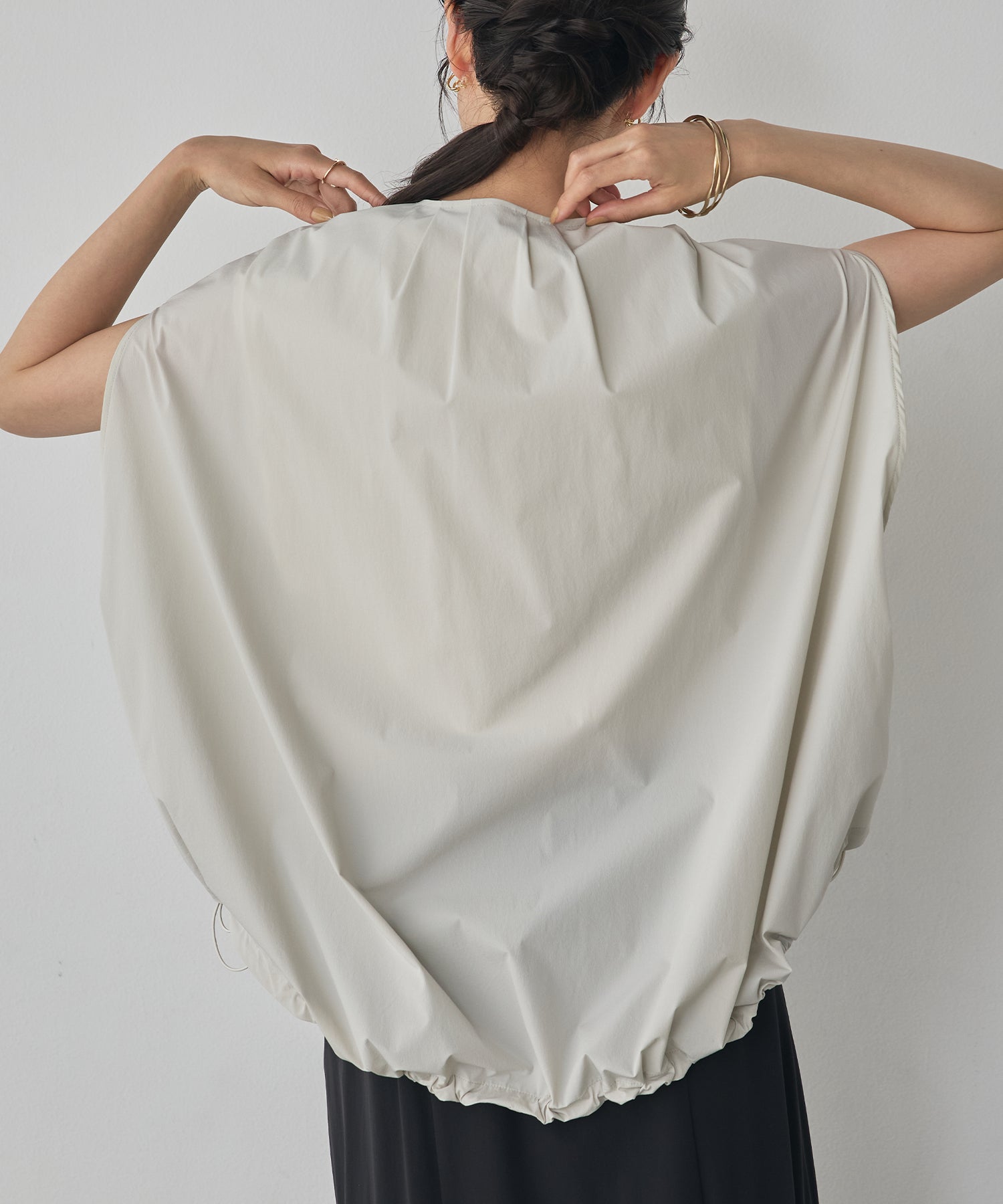 [ICE TOUCH] DOUBLE-ZIP SLEEVELESS BLOUSON