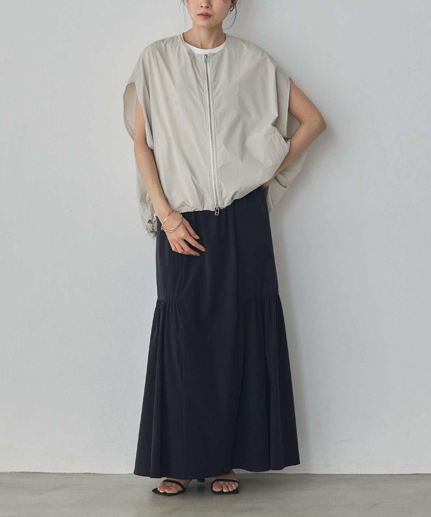 [ICE TOUCH] DOUBLE-ZIP SLEEVELESS BLOUSON
