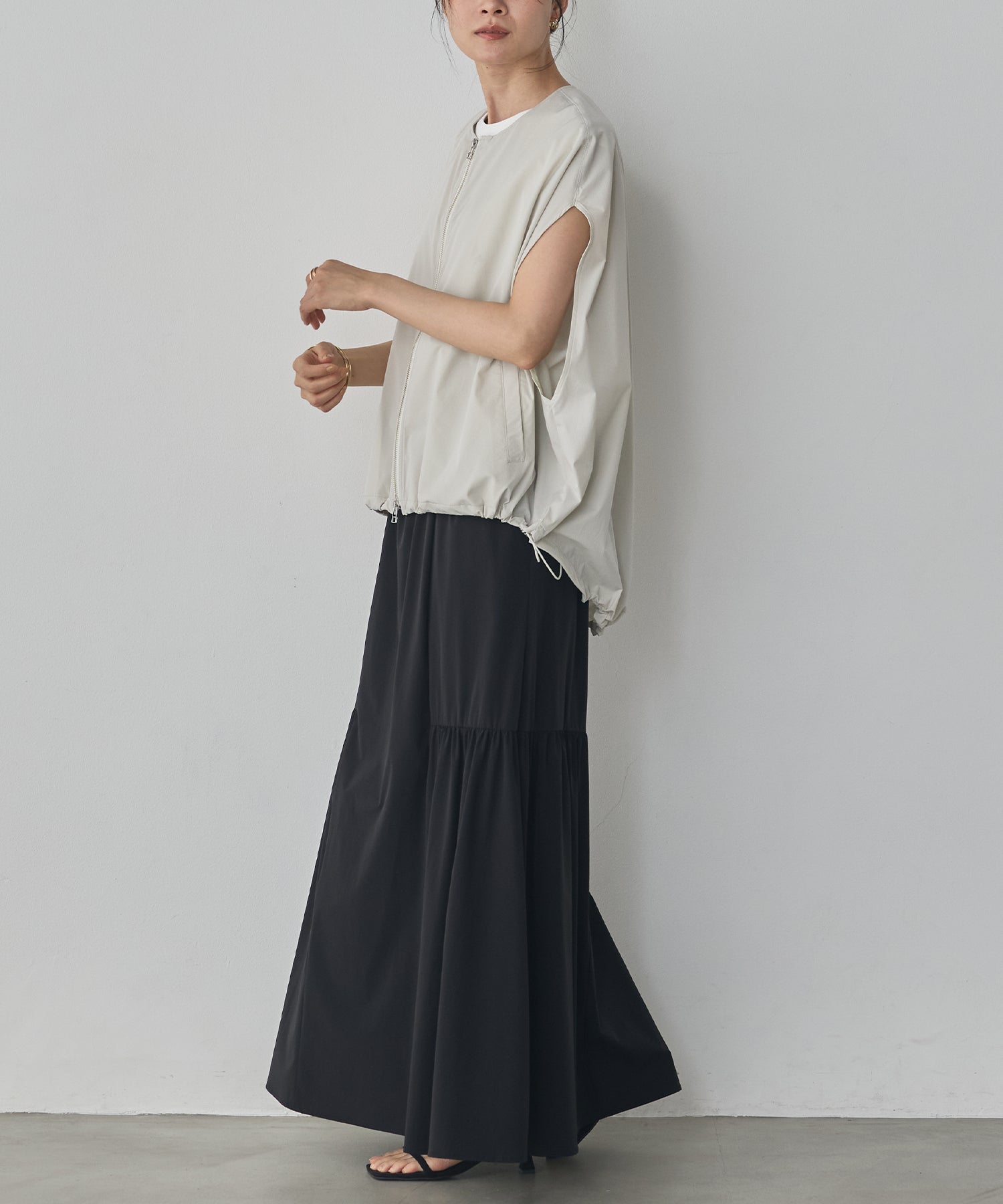 [ICE TOUCH] DOUBLE-ZIP SLEEVELESS BLOUSON