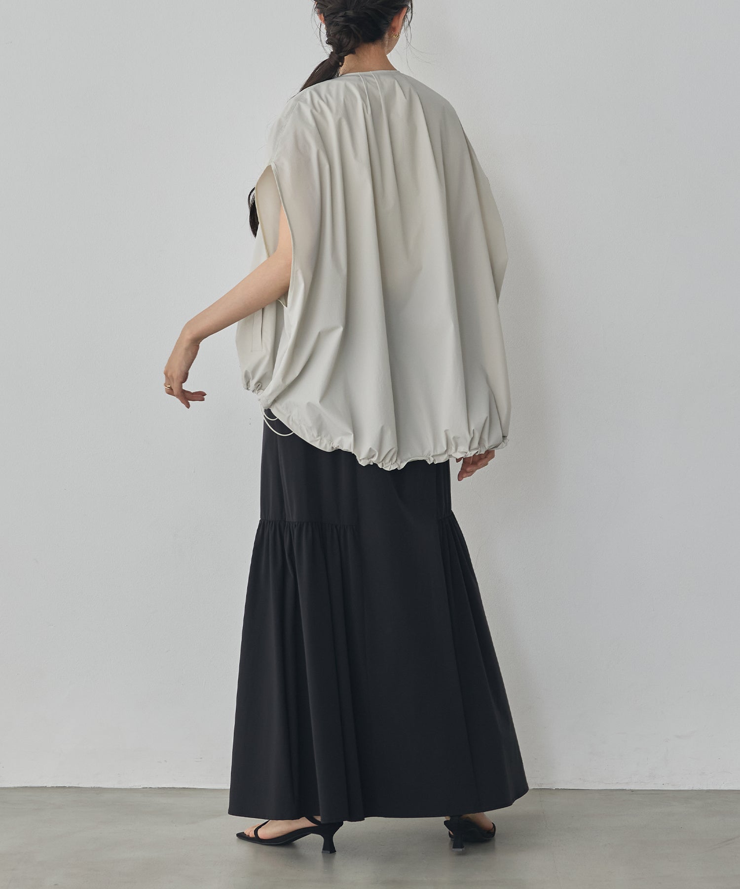 [ICE TOUCH] DOUBLE-ZIP SLEEVELESS BLOUSON