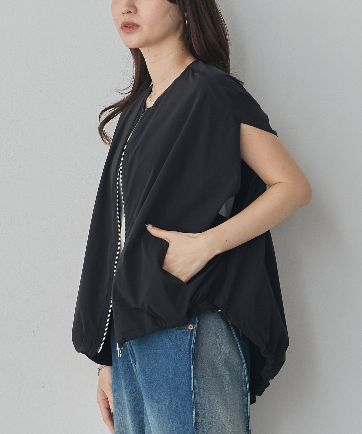 [ICE TOUCH] DOUBLE-ZIP SLEEVELESS BLOUSON