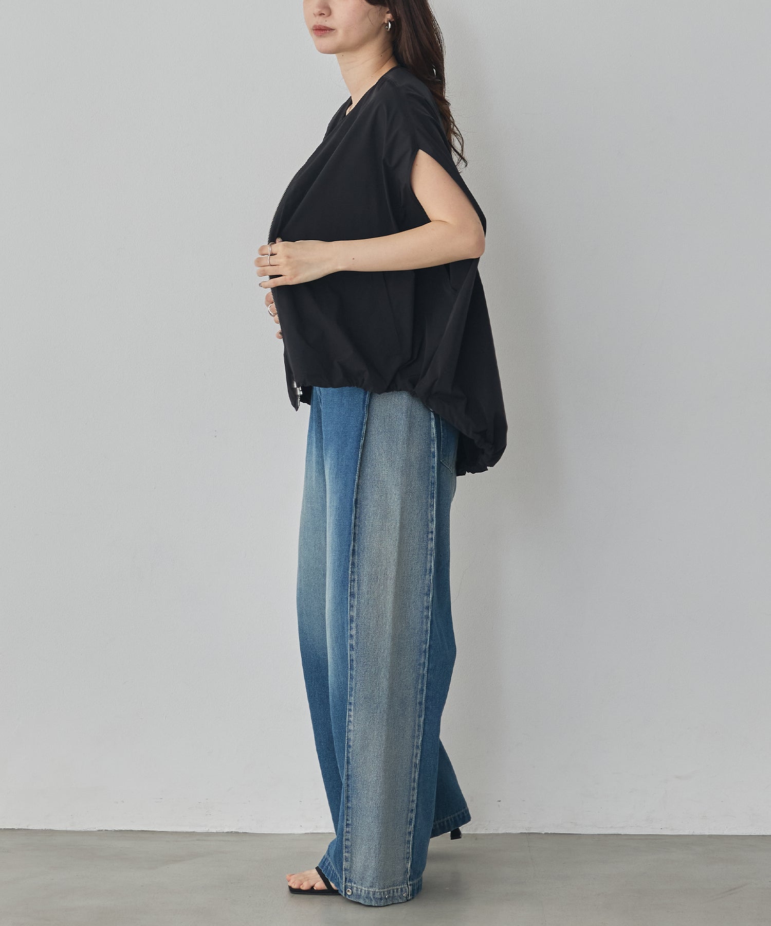 [ICE TOUCH] DOUBLE-ZIP SLEEVELESS BLOUSON