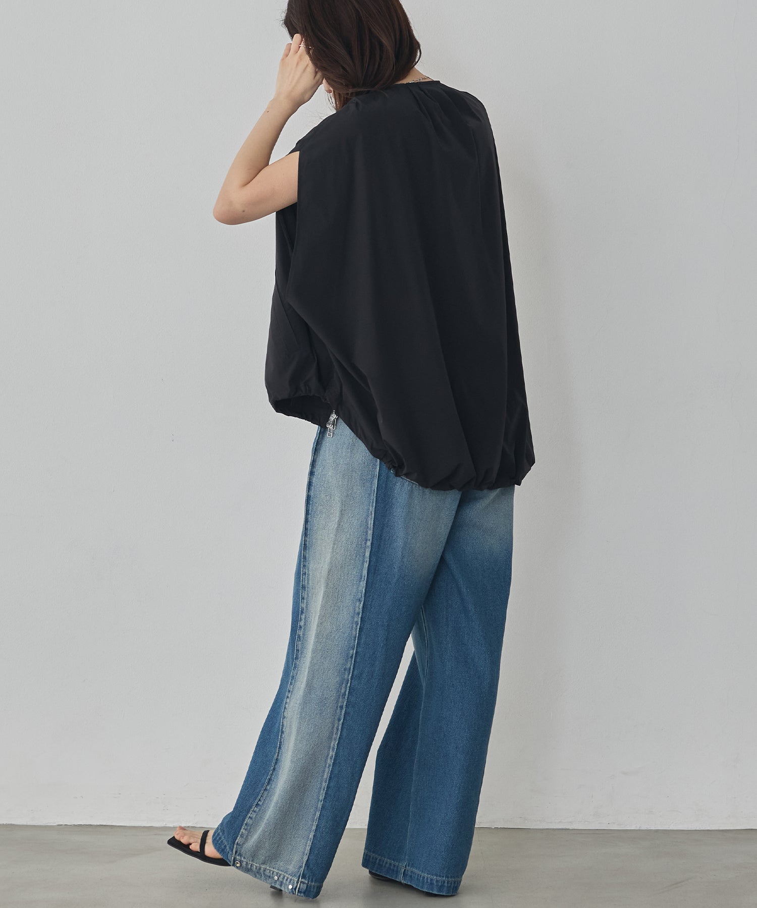 [ICE TOUCH] DOUBLE-ZIP SLEEVELESS BLOUSON