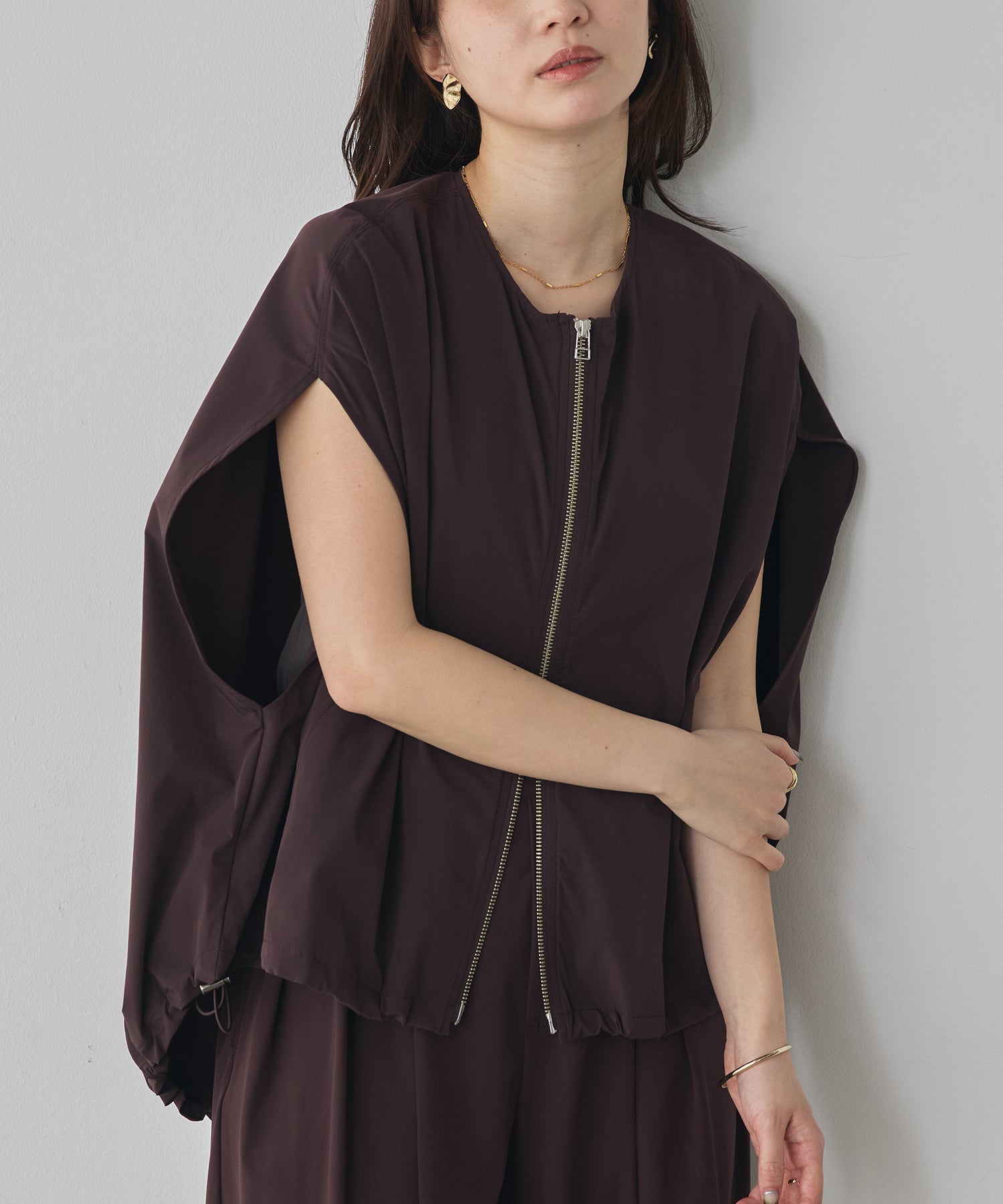 [ICE TOUCH] DOUBLE-ZIP SLEEVELESS BLOUSON