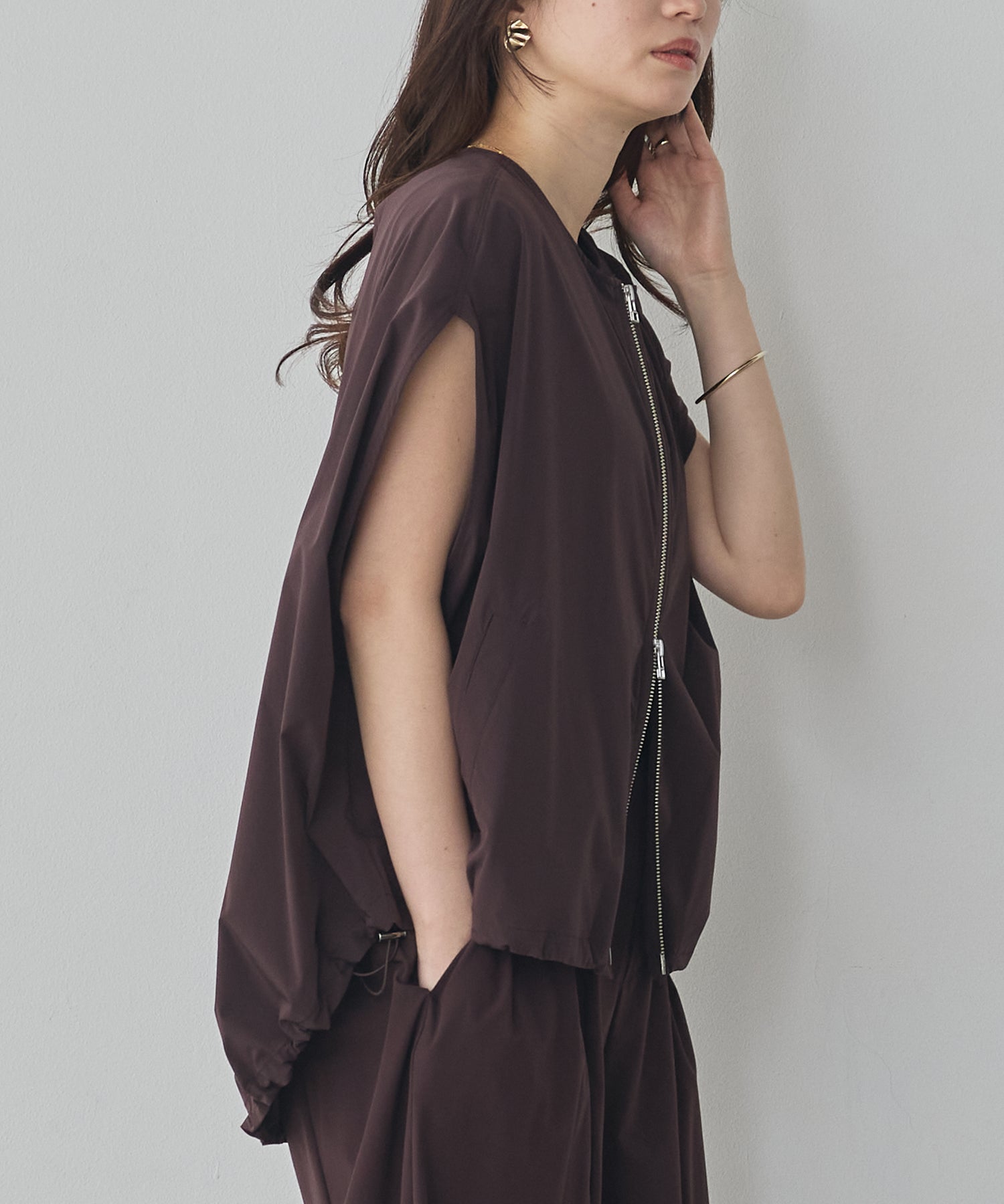[ICE TOUCH] DOUBLE-ZIP SLEEVELESS BLOUSON