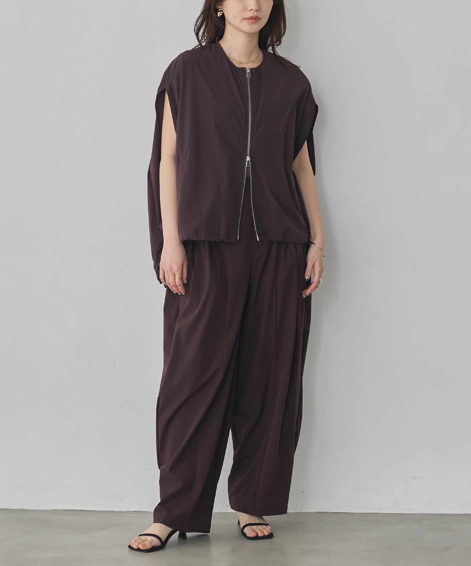 [ICE TOUCH] DOUBLE-ZIP SLEEVELESS BLOUSON