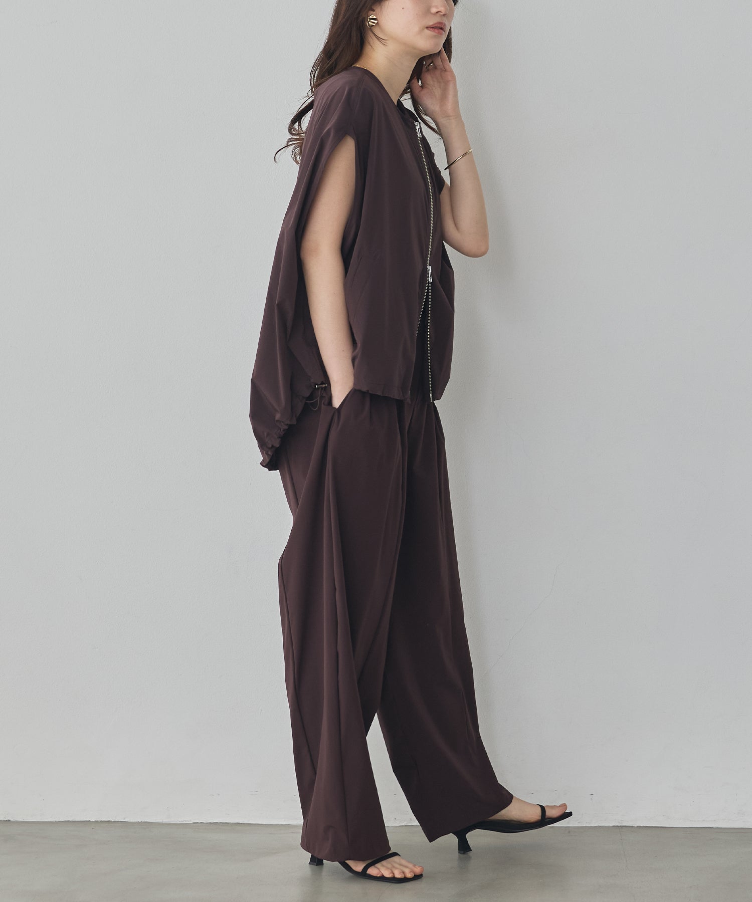 [ICE TOUCH] DOUBLE-ZIP SLEEVELESS BLOUSON