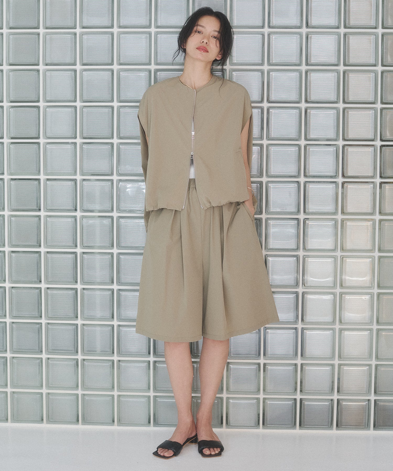 [ICE TOUCH] DOUBLE-ZIP SLEEVELESS BLOUSON