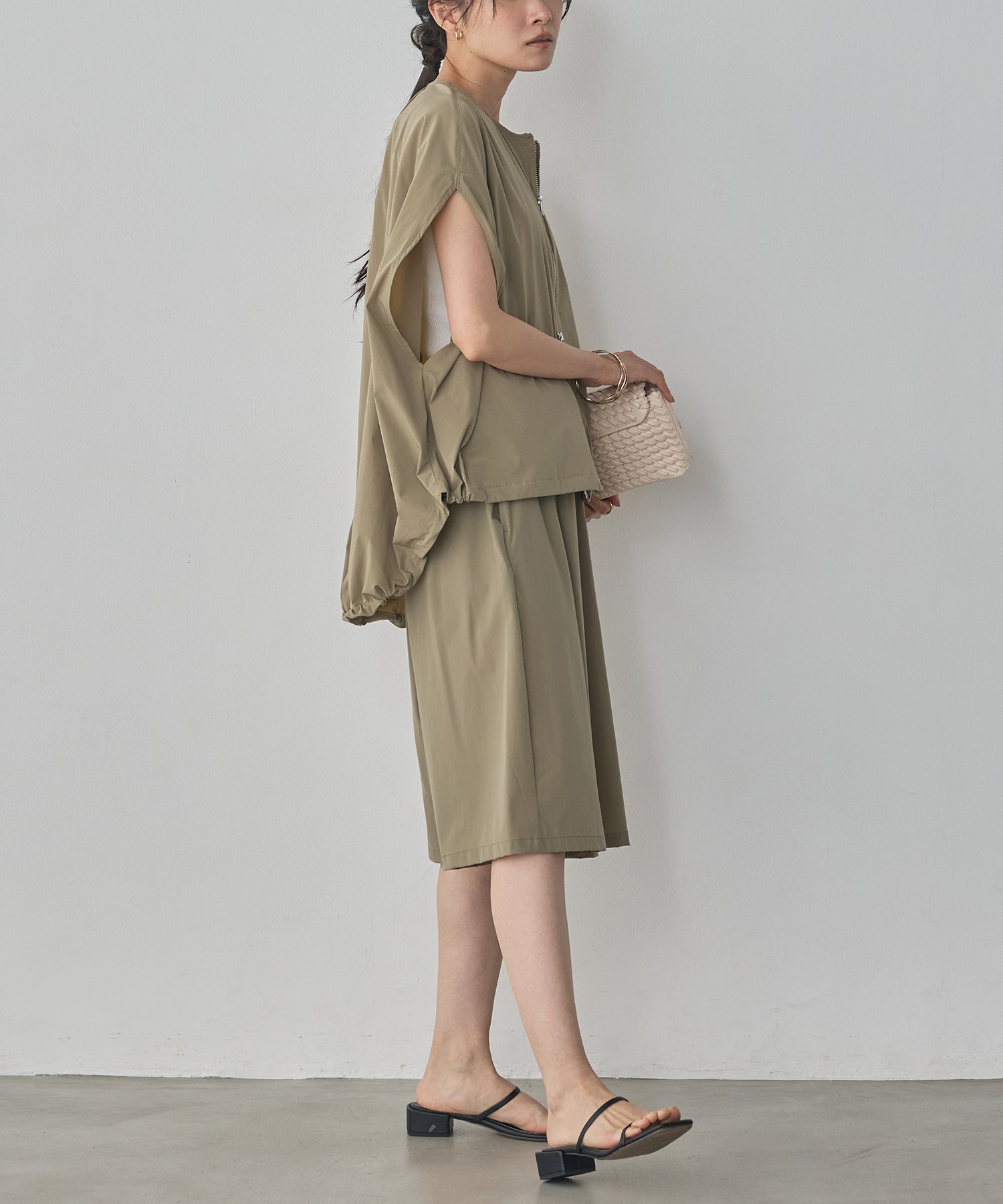 [ICE TOUCH] DOUBLE-ZIP SLEEVELESS BLOUSON