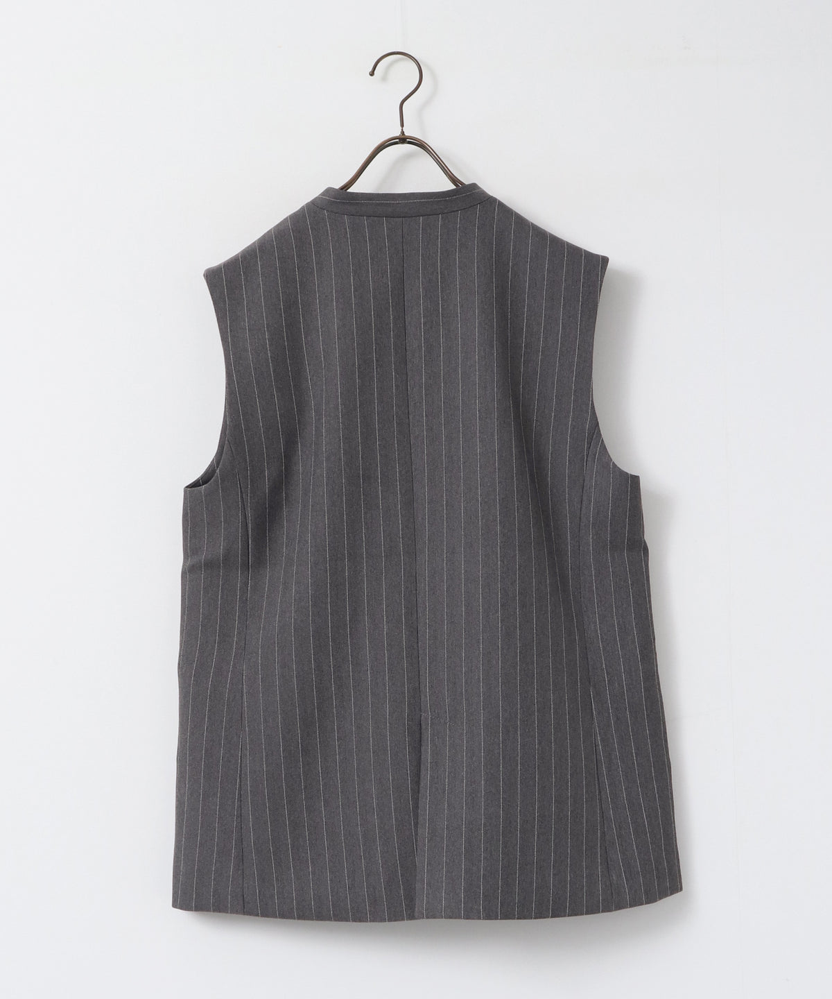 DESIGNS VEST