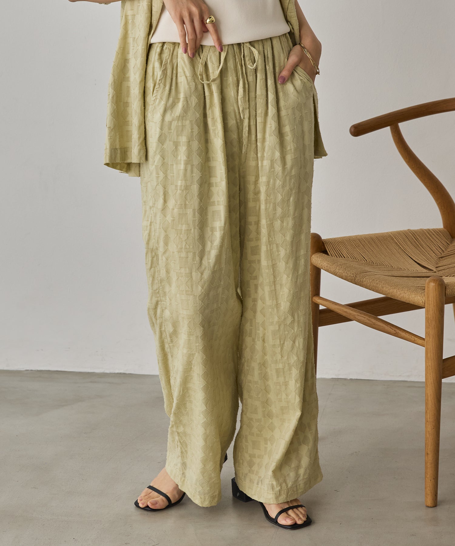 CUT-JACQUARD EASY PANTS