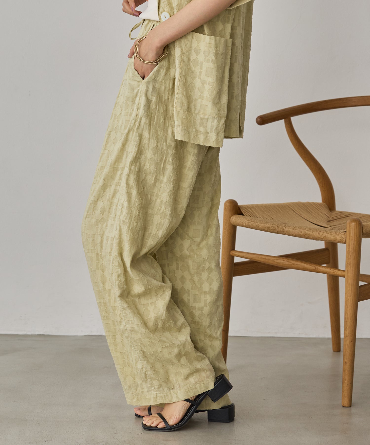 CUT-JACQUARD EASY PANTS