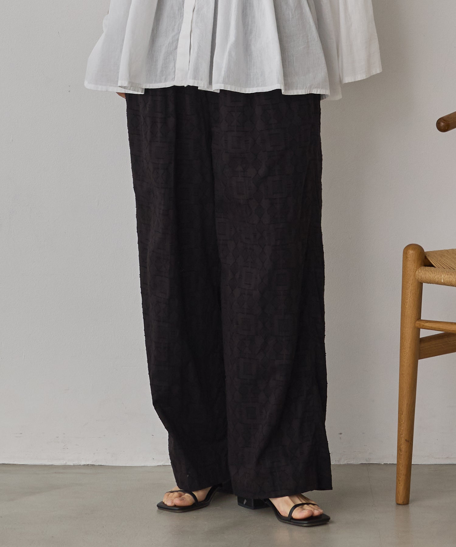 CUT-JACQUARD EASY PANTS