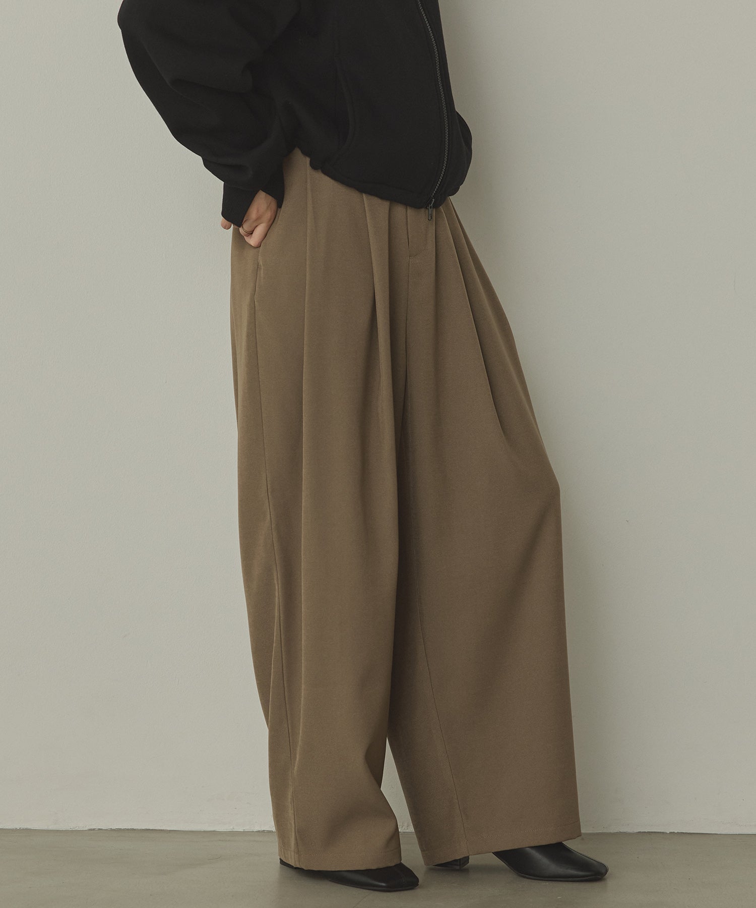 ポリツイル カーヴィパンツ