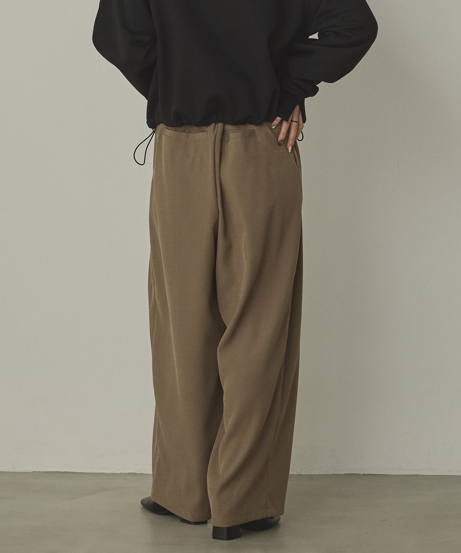 ポリツイル カーヴィパンツ