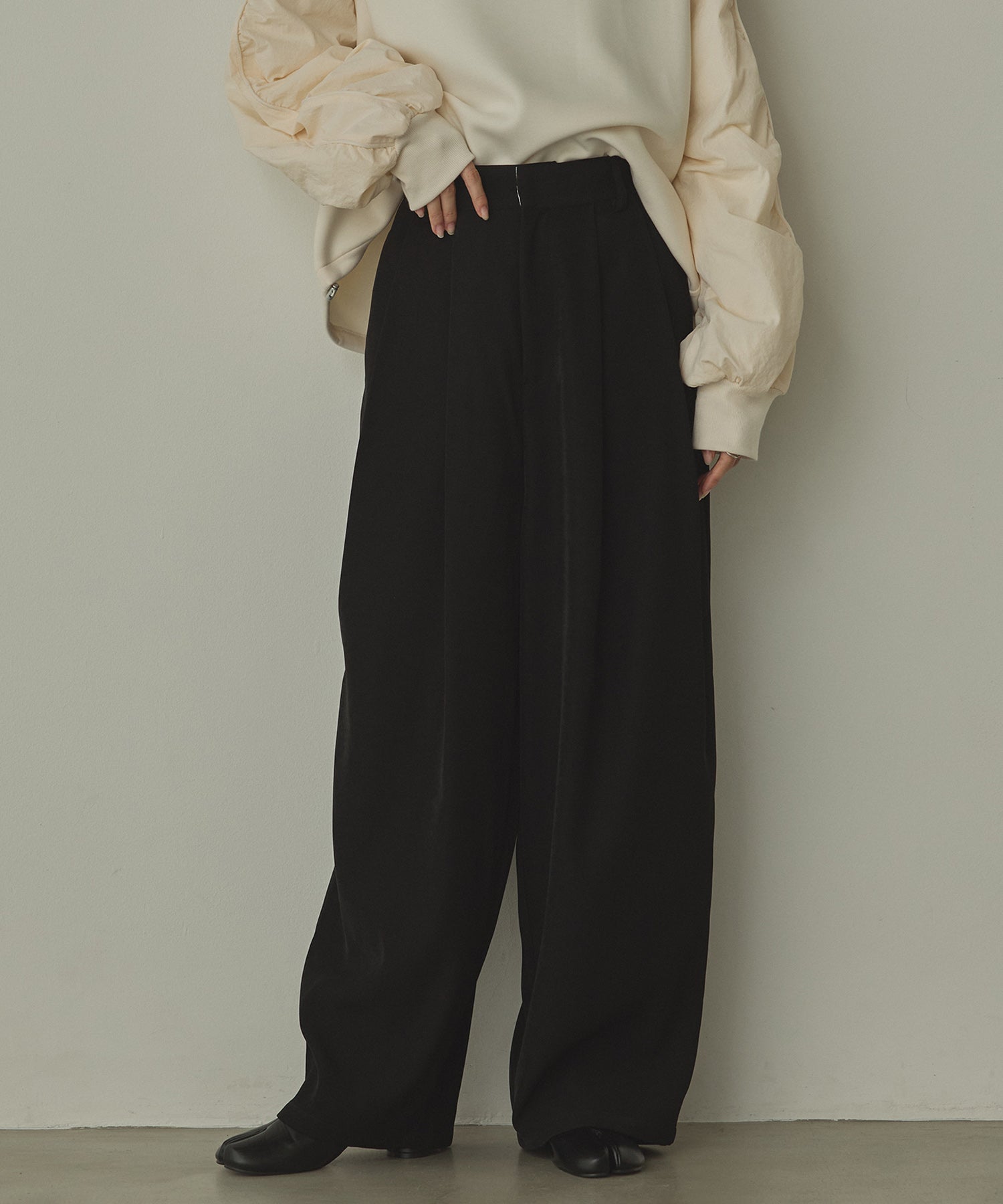 ポリツイル カーヴィパンツ