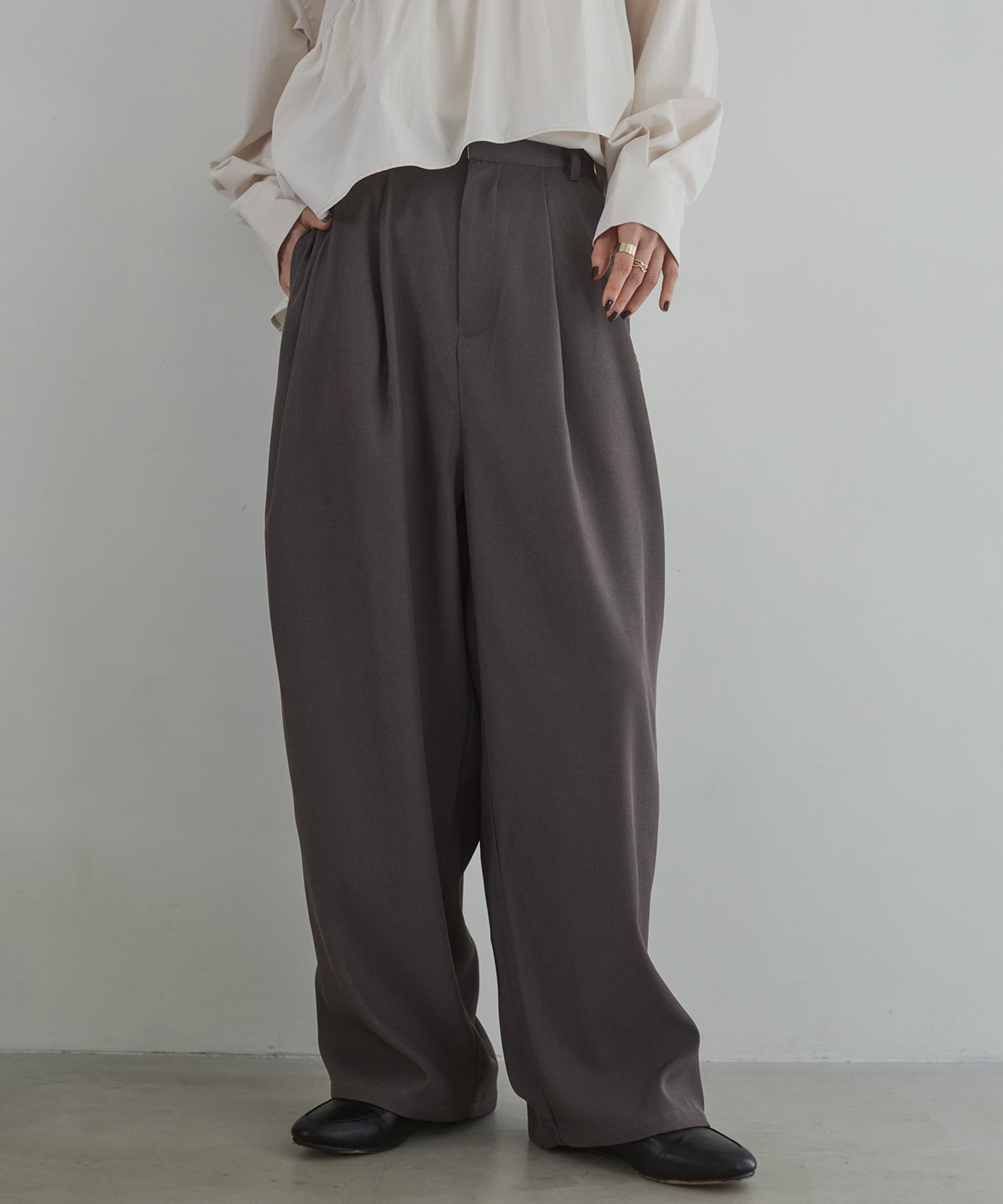 ポリツイル カーヴィパンツ