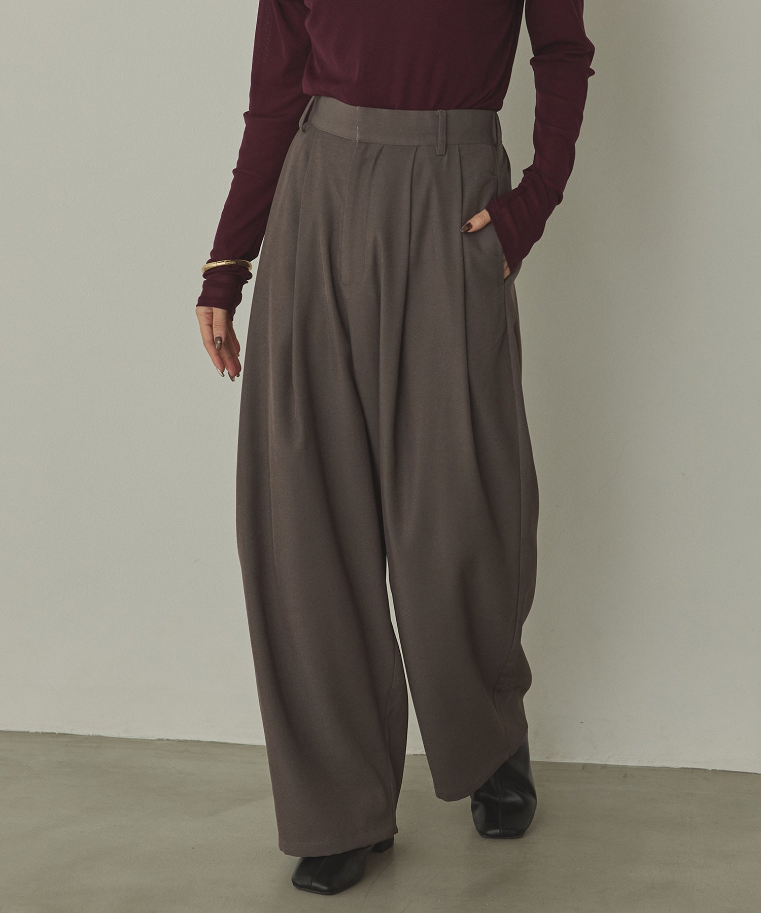 ポリツイル カーヴィパンツ