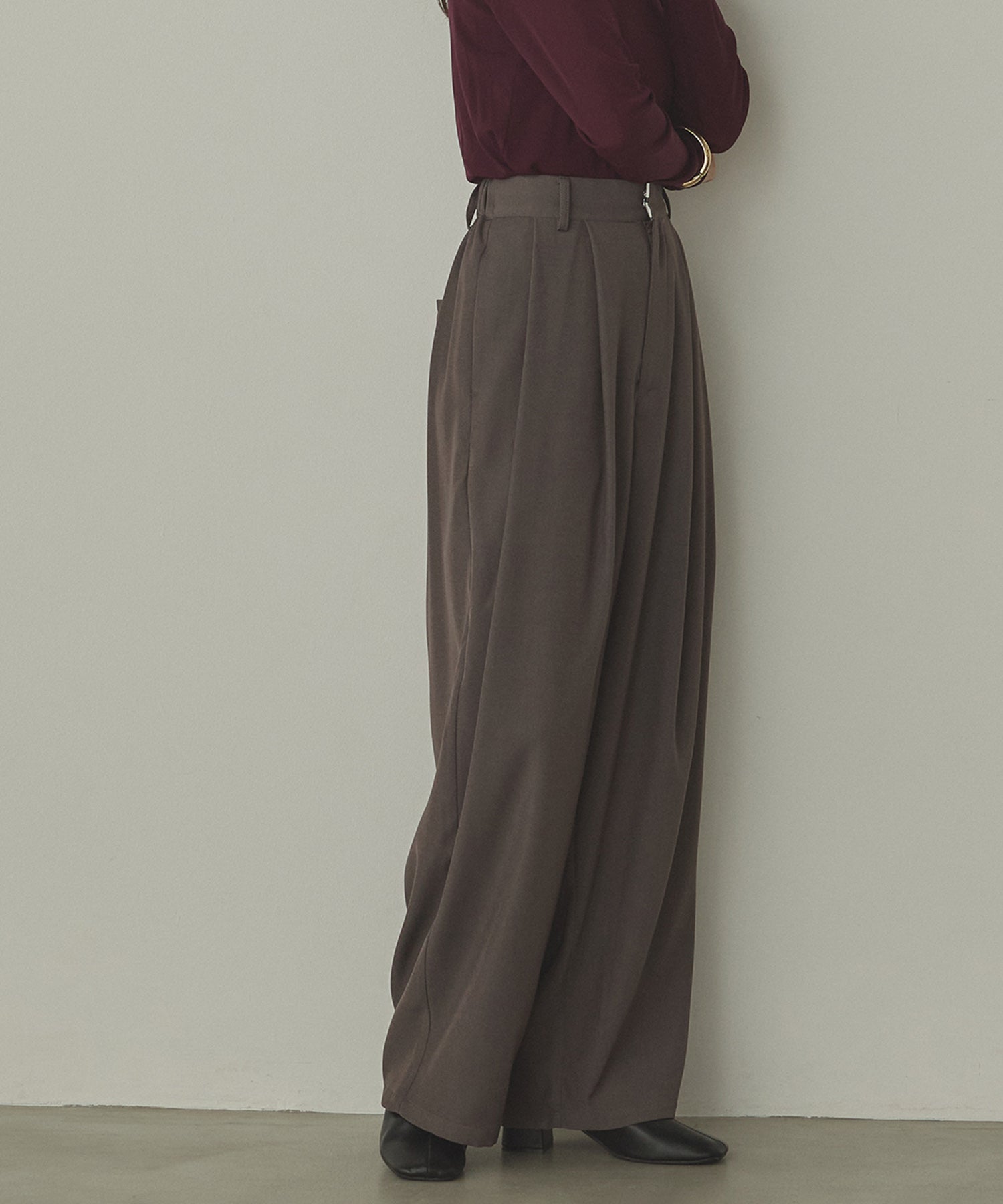 ポリツイル カーヴィパンツ