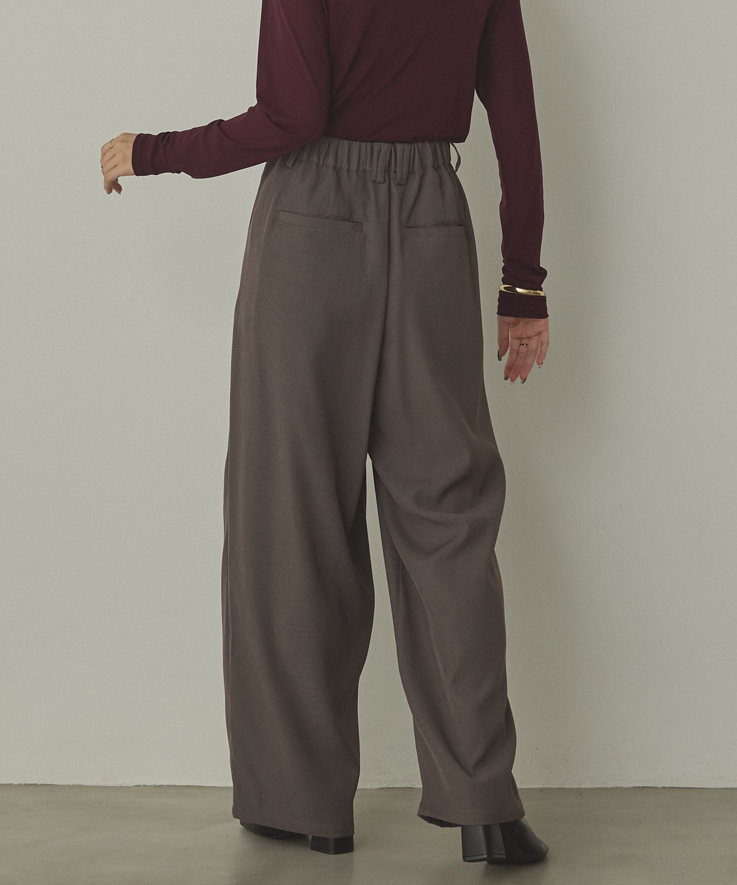 ポリツイル カーヴィパンツ