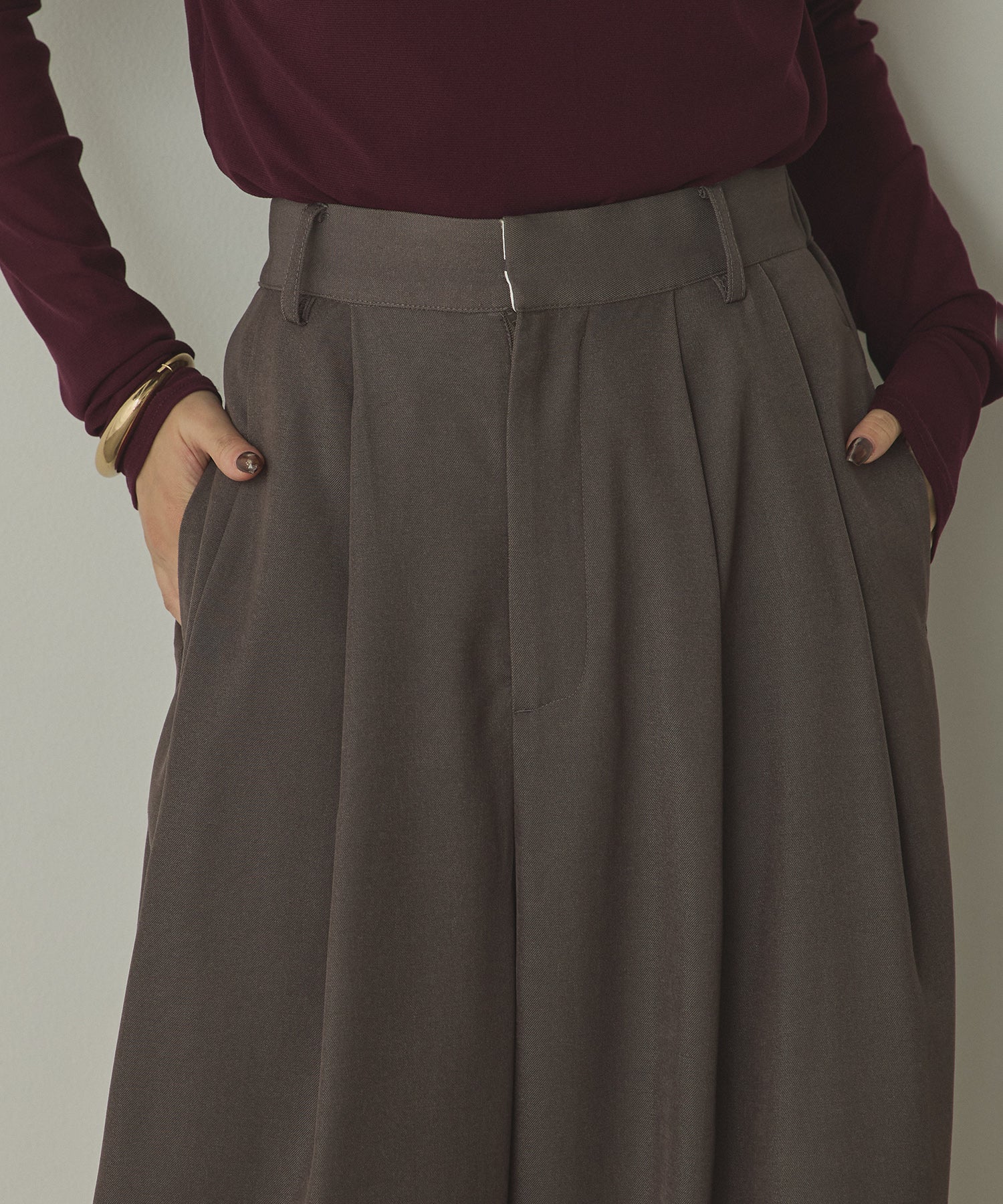 ポリツイル カーヴィパンツ